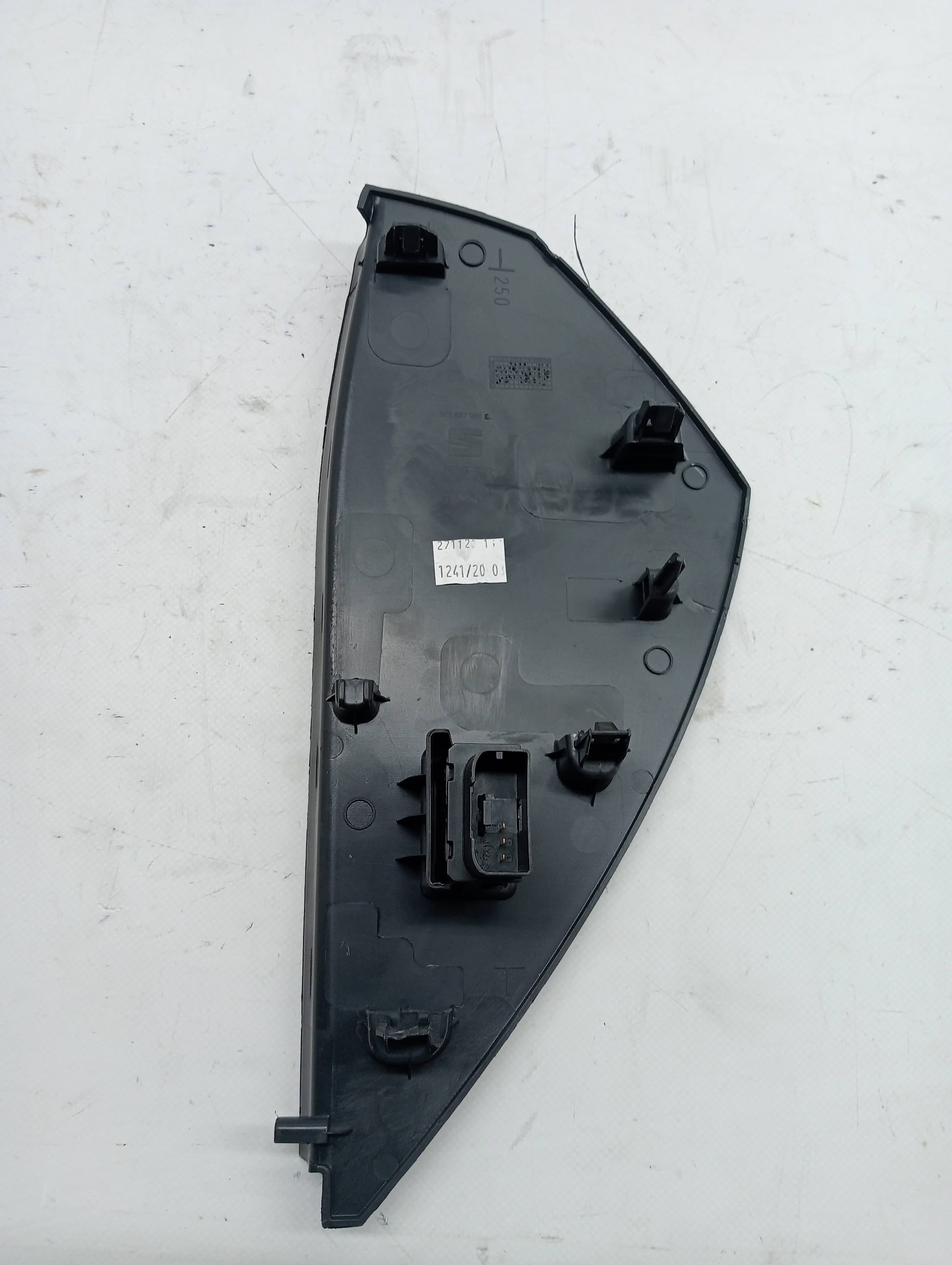 Plastico SEAT IBIZA ST (6P8) 2