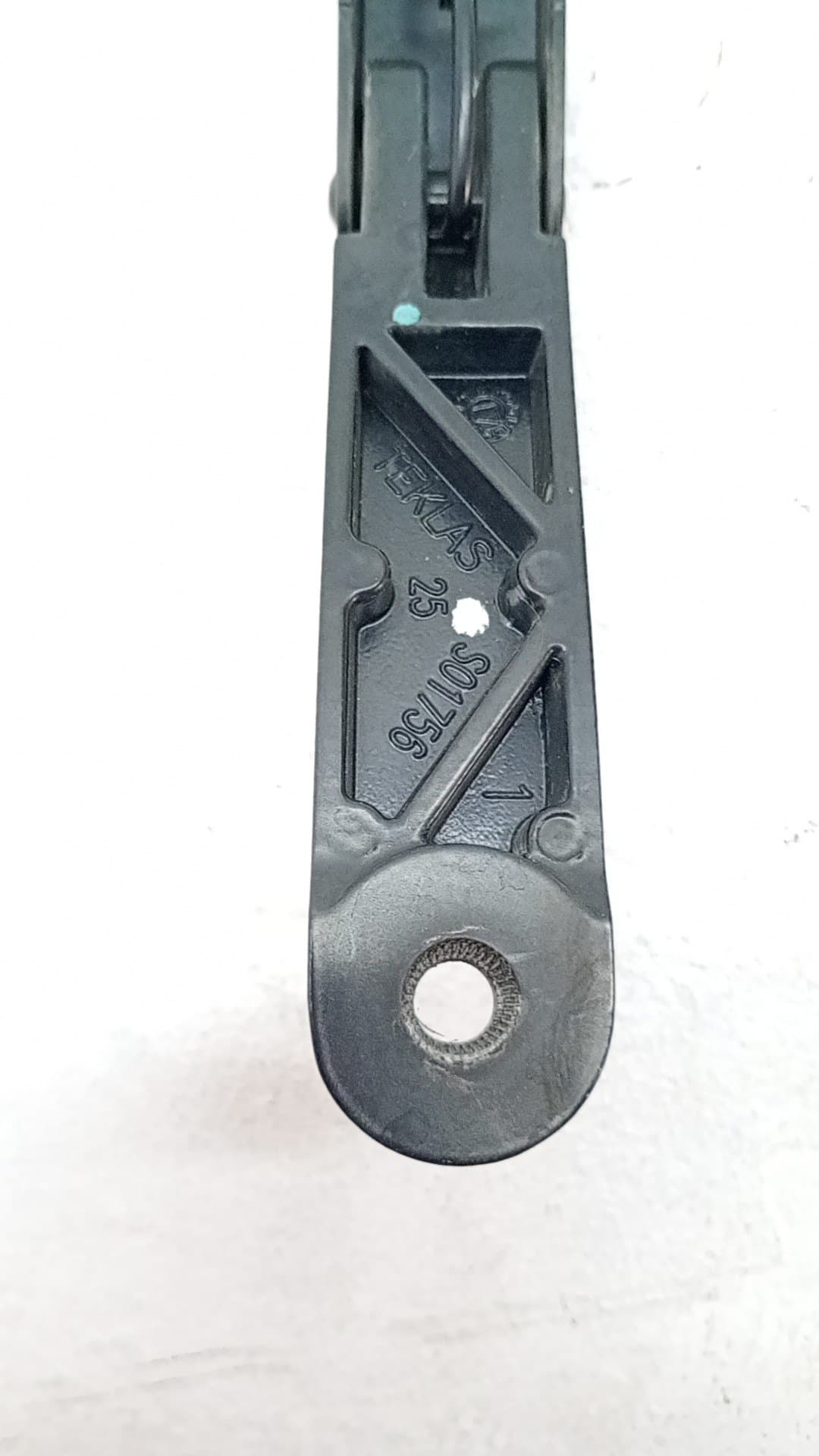 Brazo limpia delantero izquierdo SEAT ATECA (KH7)