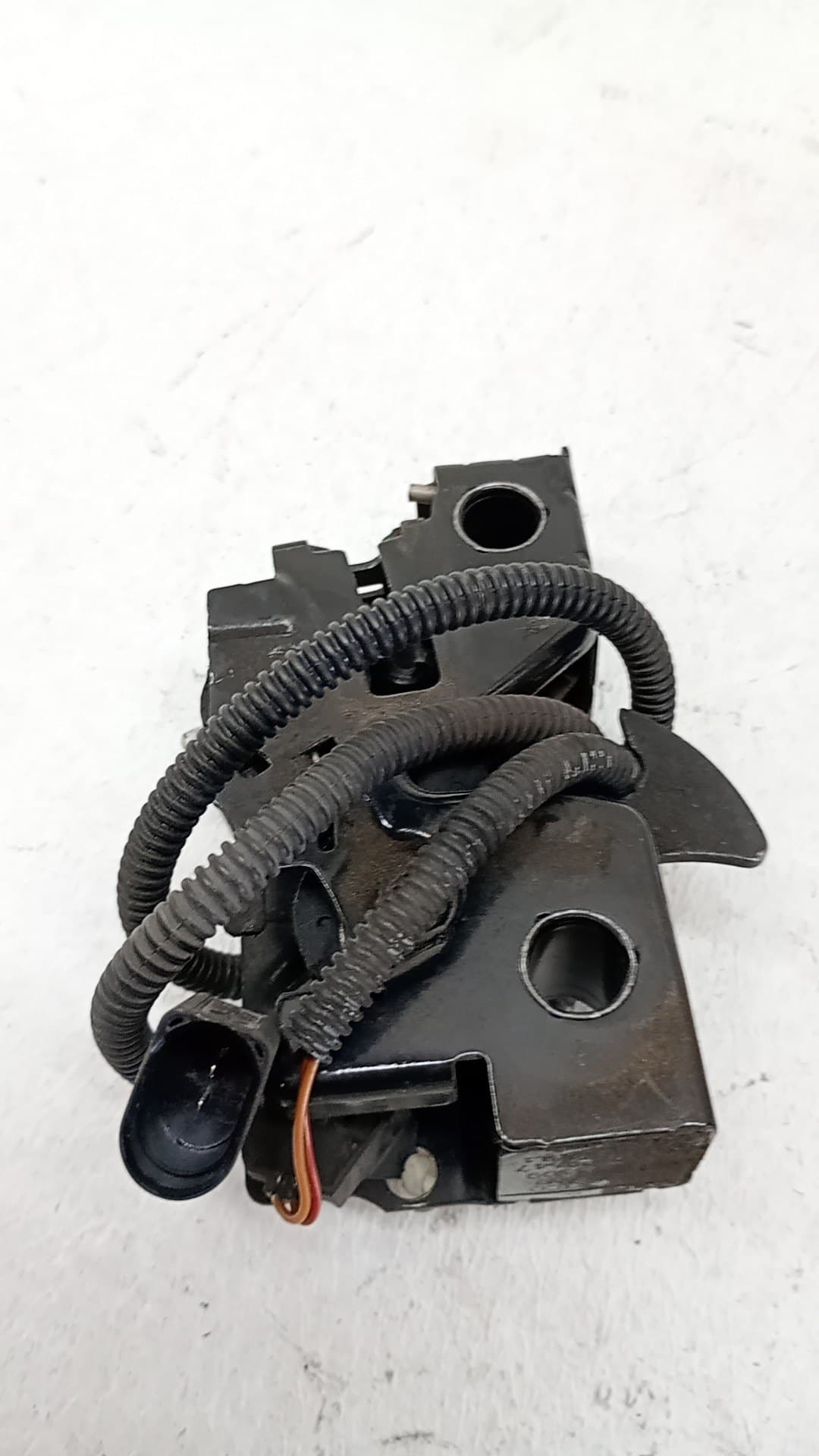 Cerradura capot SEAT ATECA (KH7) 2