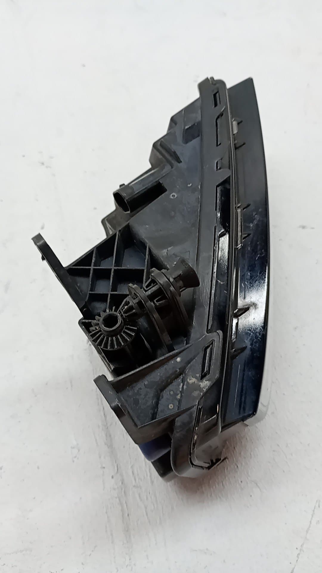 Faro antiniebla izquierdo SEAT ATECA (KH7)