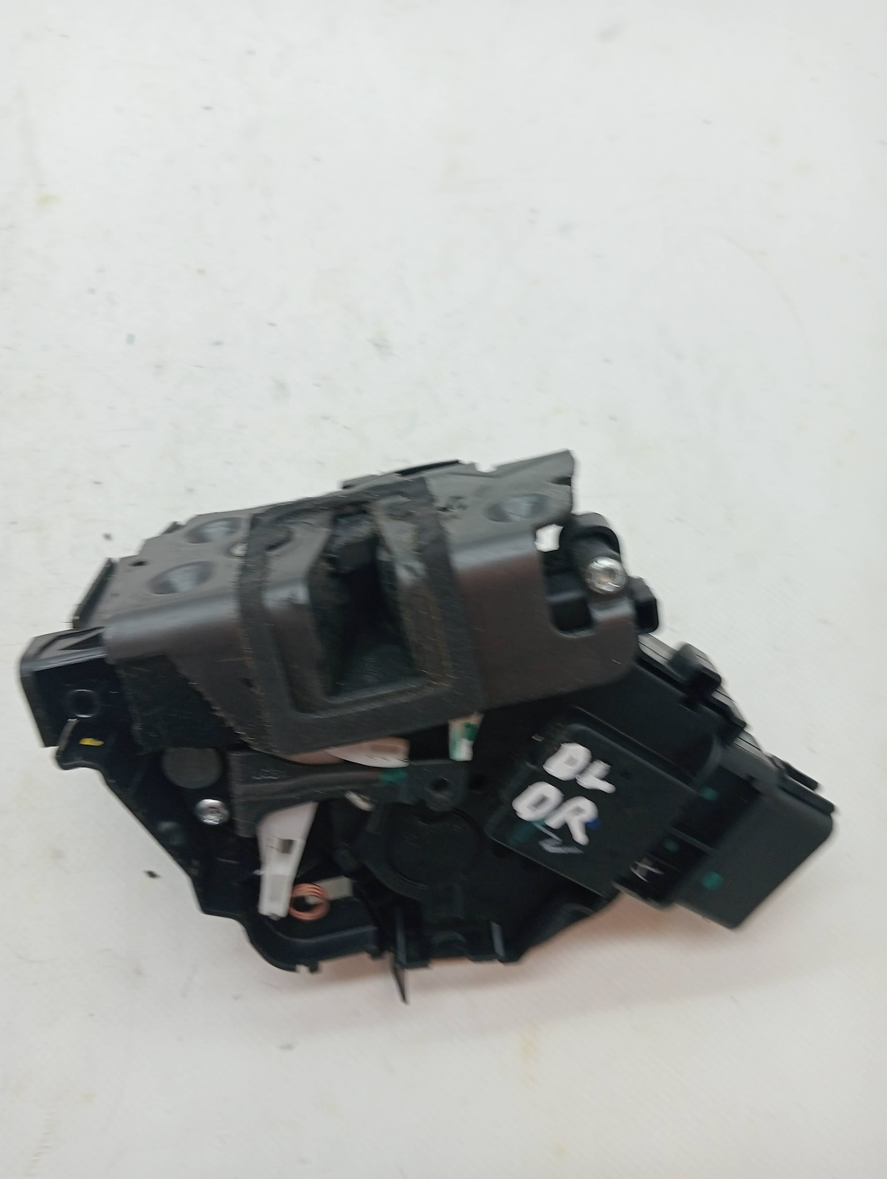 Cerradura puerta delantera derecha FORD KA+ 3