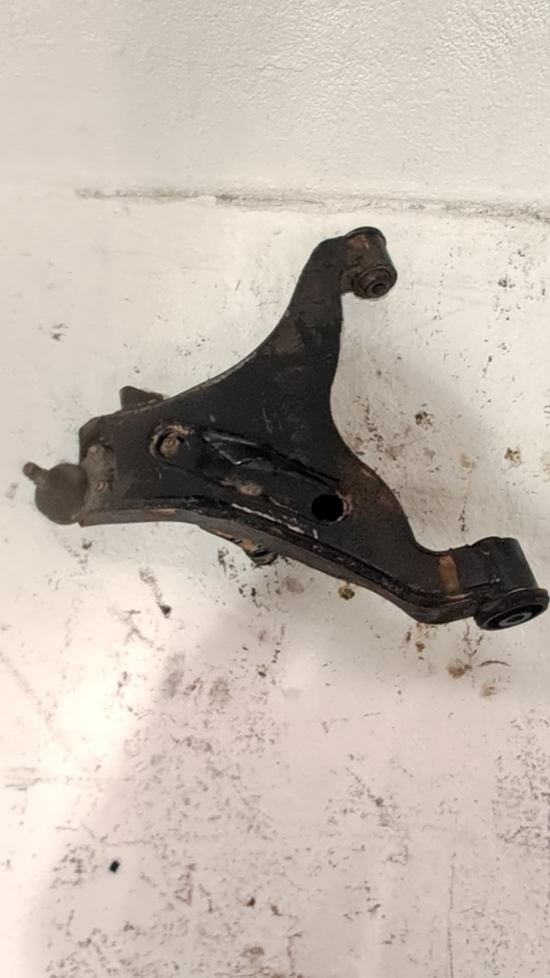 Brazo suspension superior delantero derecho MITSUBISHI MONTERO (V60/V70)