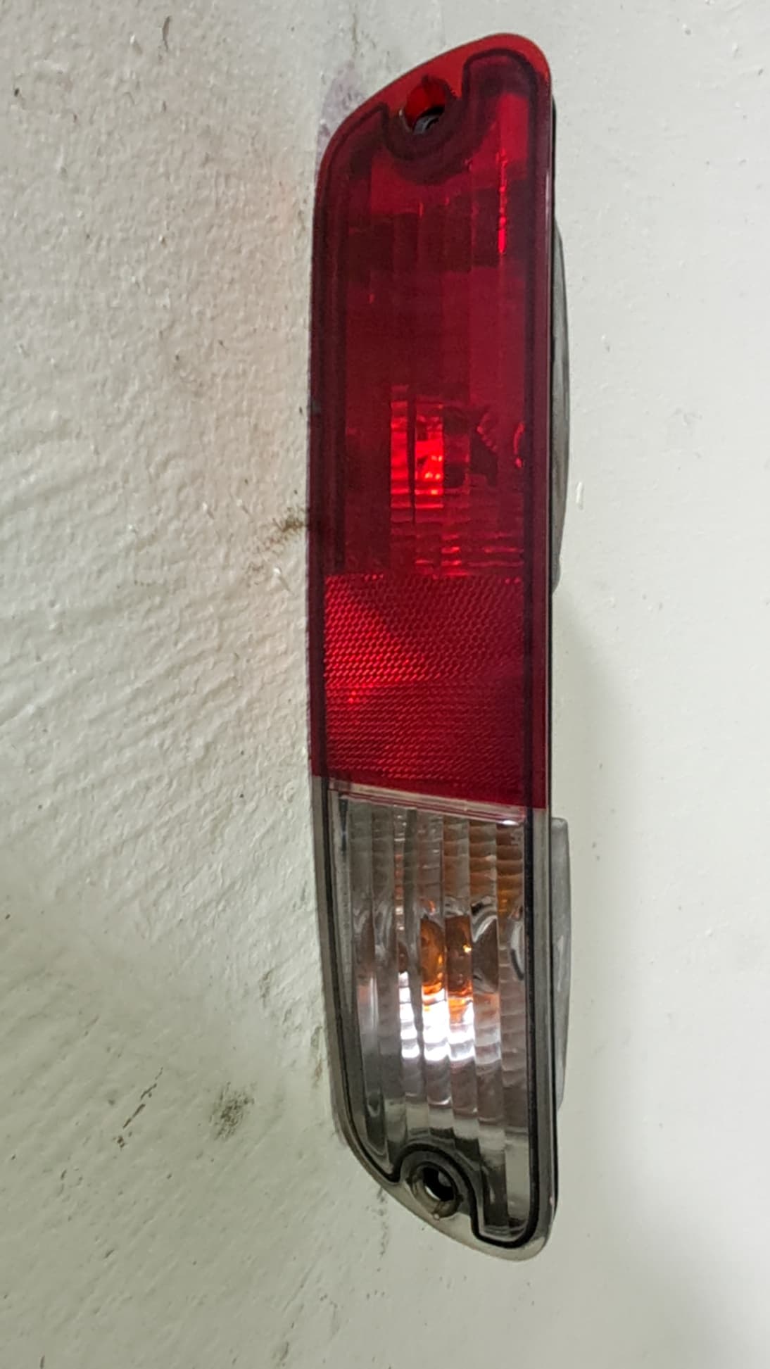 Faro antiniebla trasero derecho MITSUBISHI MONTERO (V60/V70)