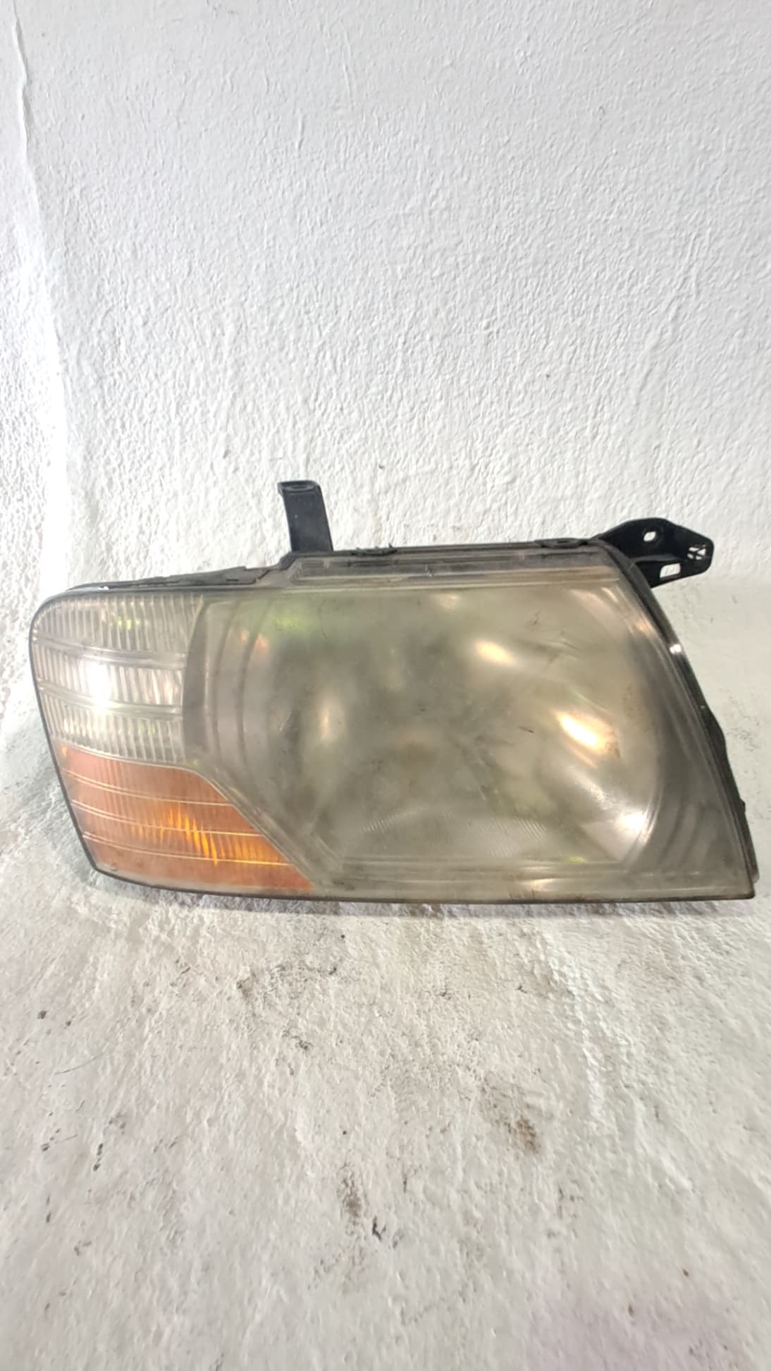 Faro derecho MITSUBISHI MONTERO (V60/V70)