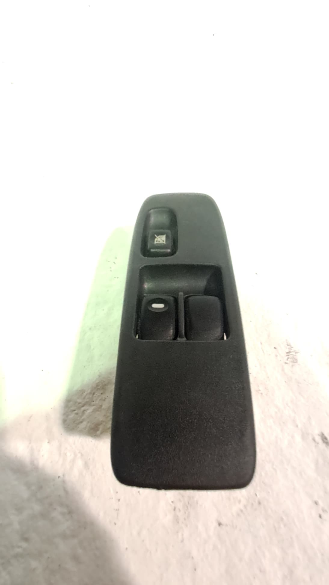 Mando elevalunas delantero izquierdo MITSUBISHI MONTERO (V60/V70)