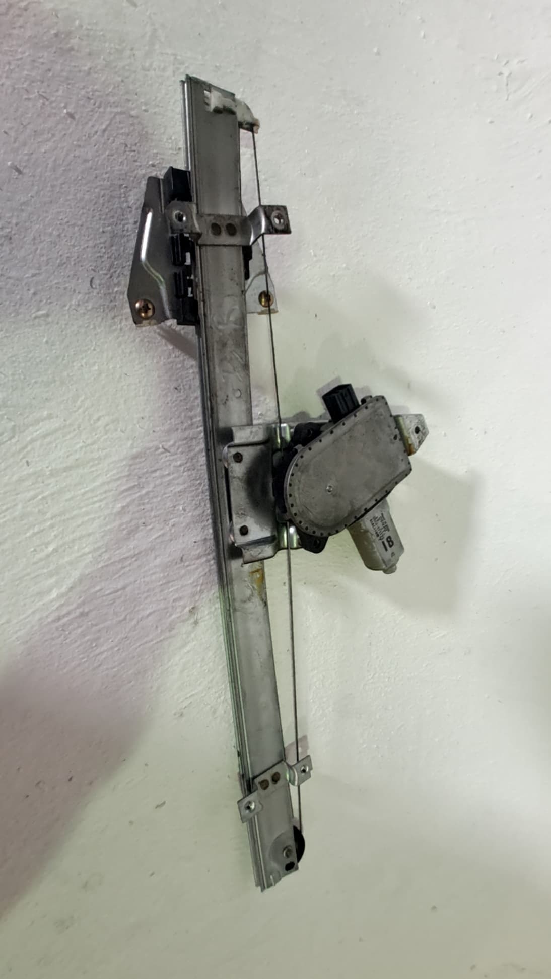 Motor elevalunas delantero derecho MITSUBISHI MONTERO (V60/V70)
