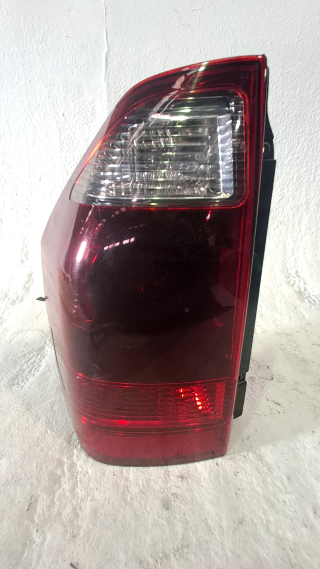 Piloto trasero izquierdo MITSUBISHI MONTERO (V60/V70)