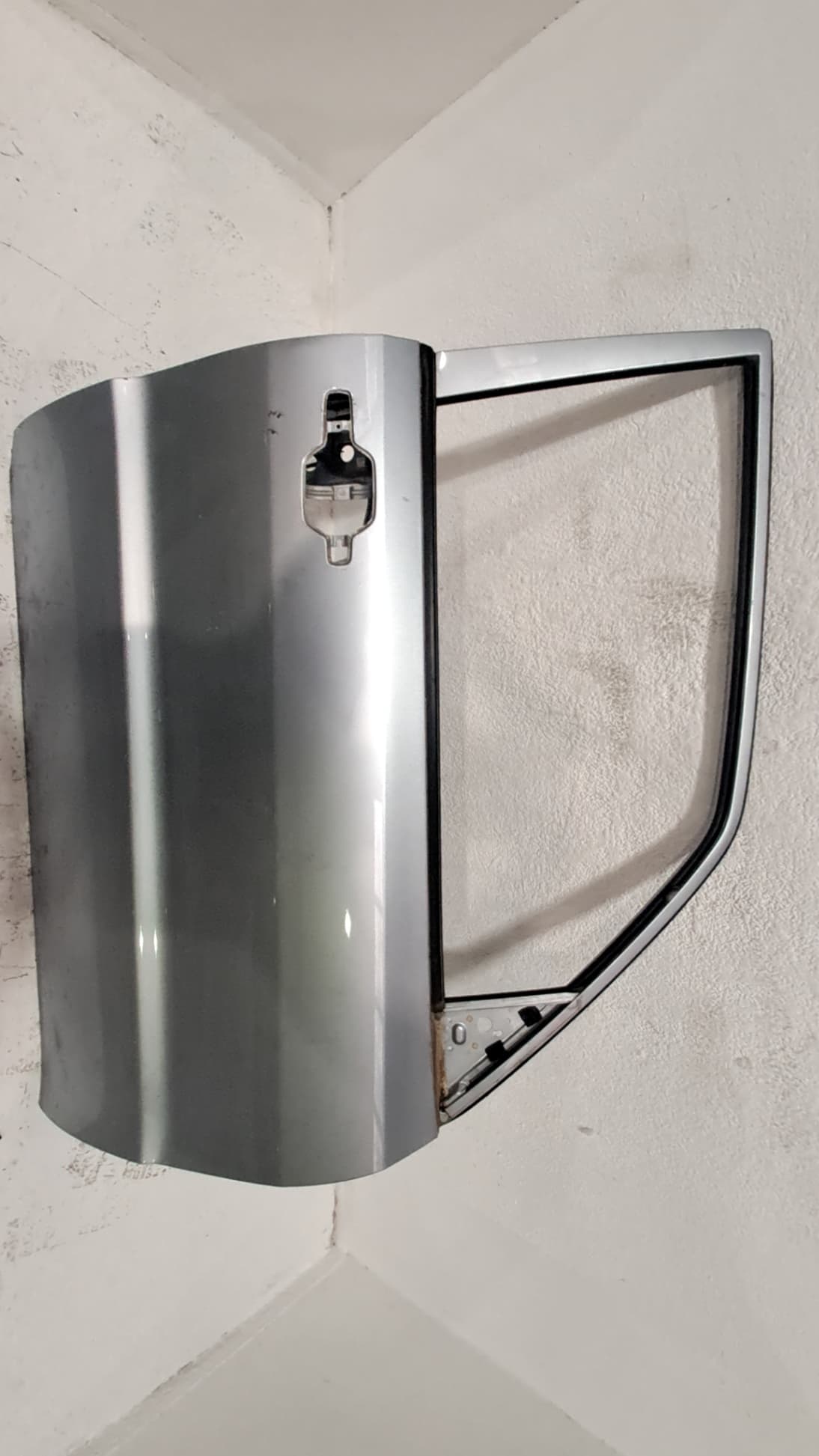 Puerta delantera derecha MITSUBISHI MONTERO (V60/V70)