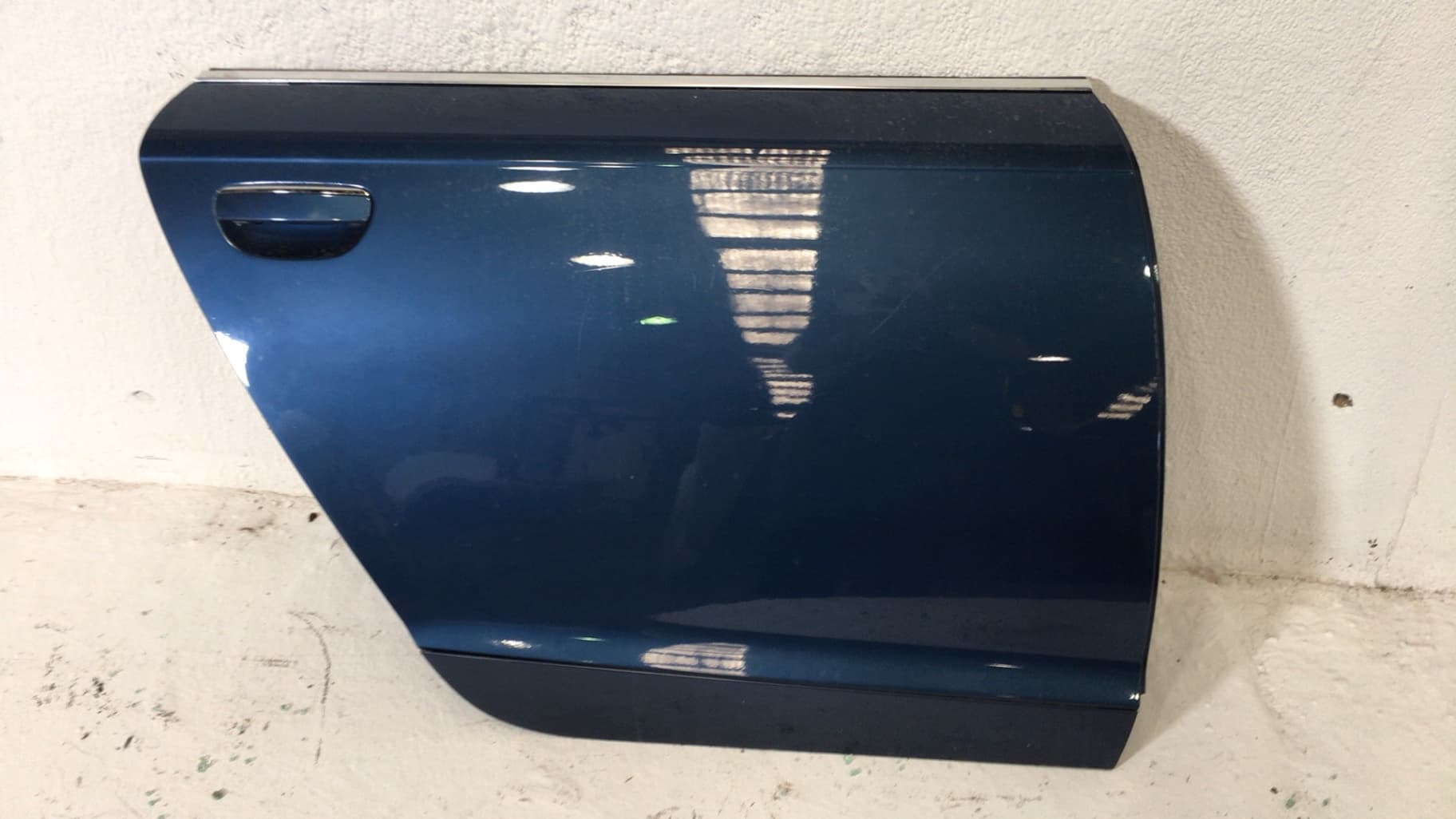 Puerta trasera derecha AUDI A6 AVANT (4F5)