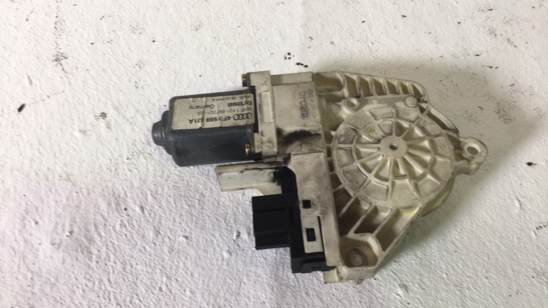 Motor elevalunas trasero izquierdo AUDI A6 AVANT (4F5) 2