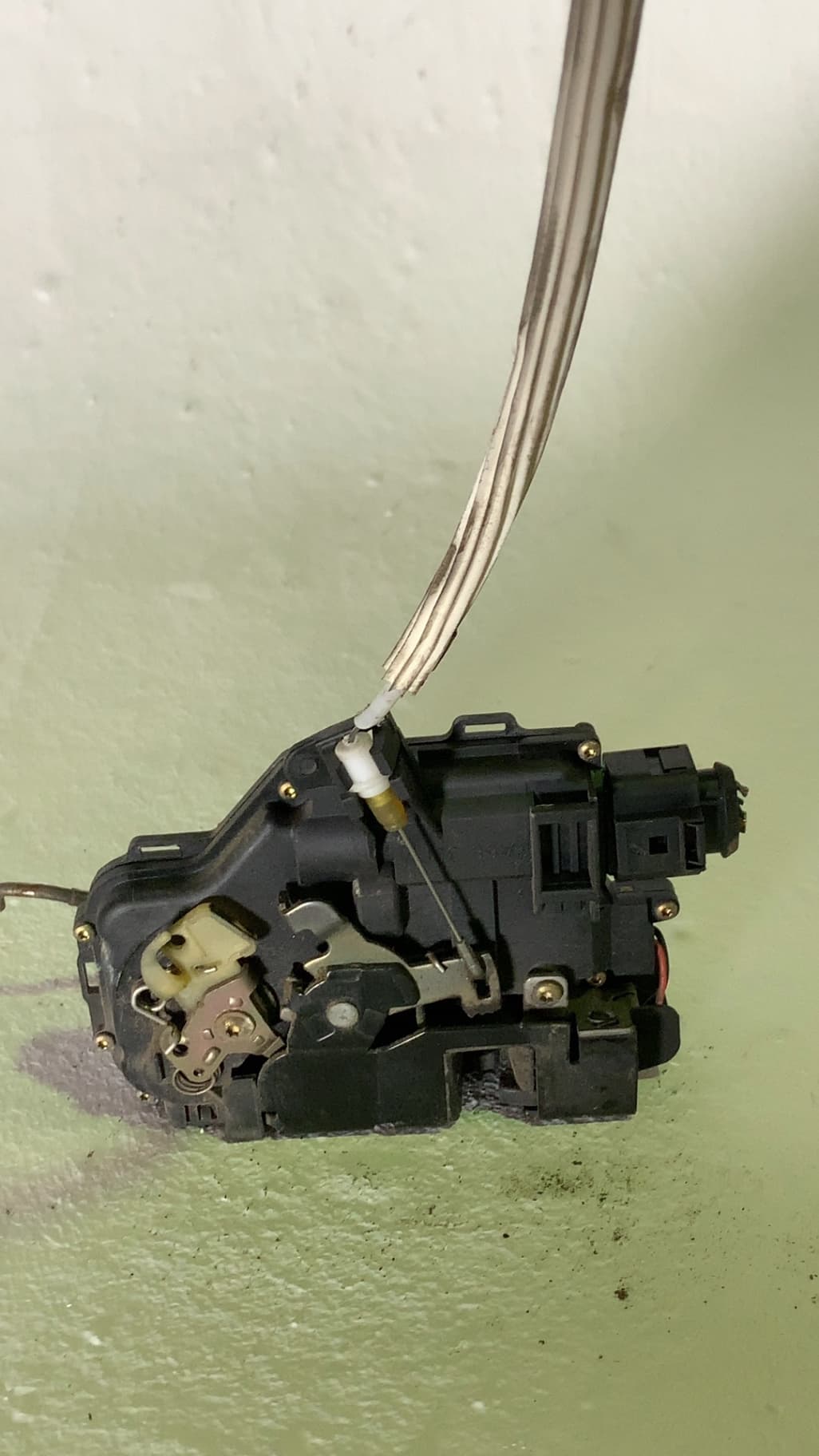 Cerradura puerta delantera izquierda AUDI A6 AVANT (4B5) 2
