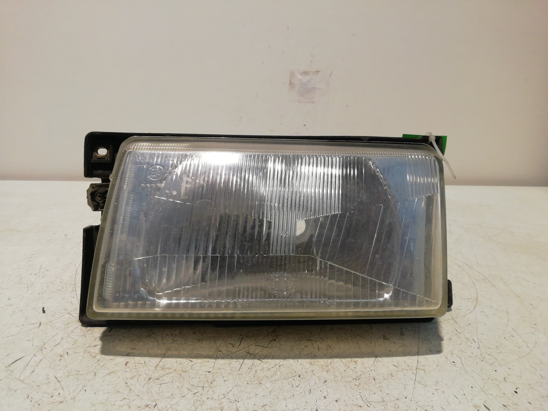 Faro izquierdo VOLKSWAGEN POLO (9N1)