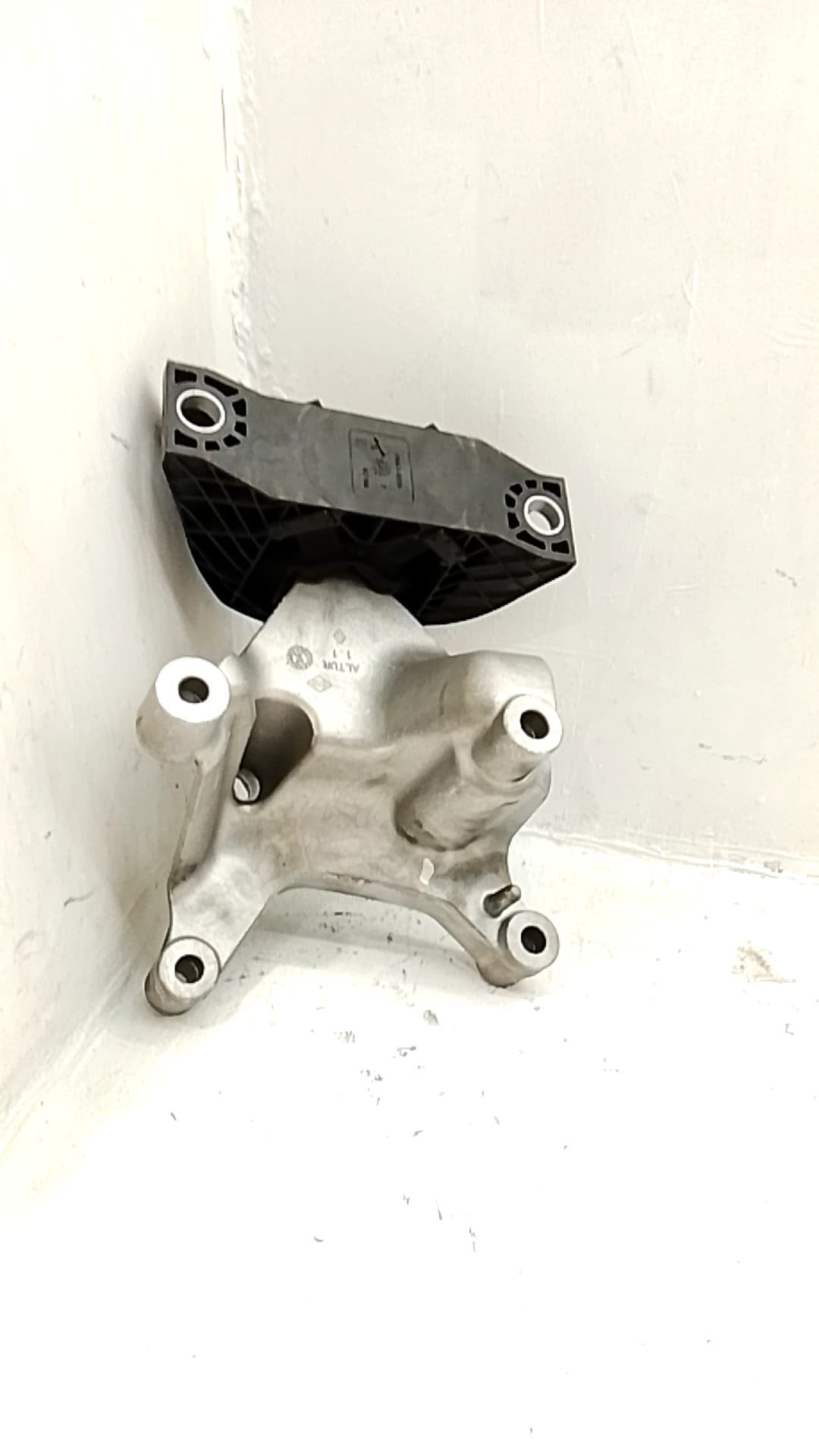 Soporte motor DACIA JOGGER 2
