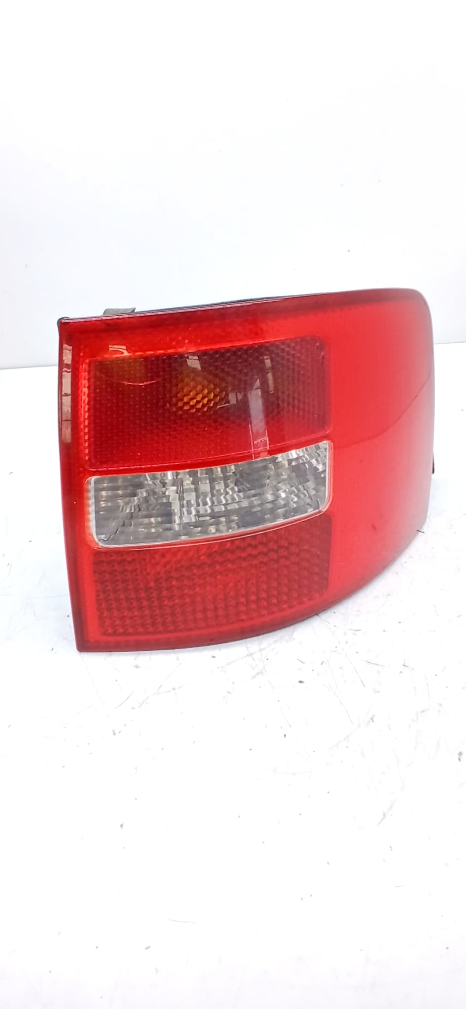 Piloto trasero derecho AUDI A6 BERLINA (4B2)