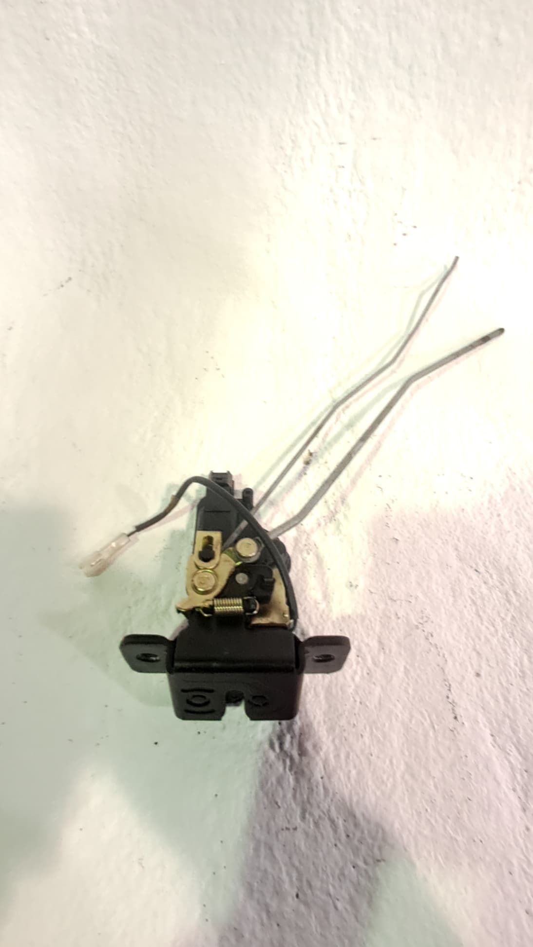 Cerradura maletero / porton KIA CARNIVAL