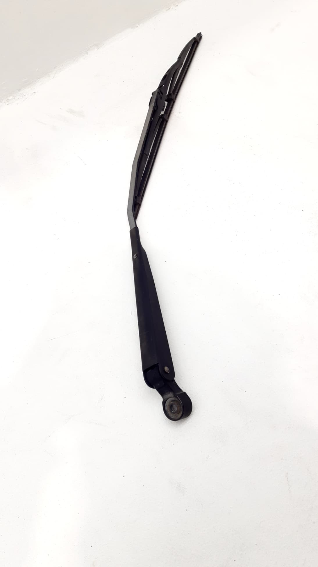 Brazo limpia trasero MITSUBISHI SPACE WAGON (N9_W, N8_W)