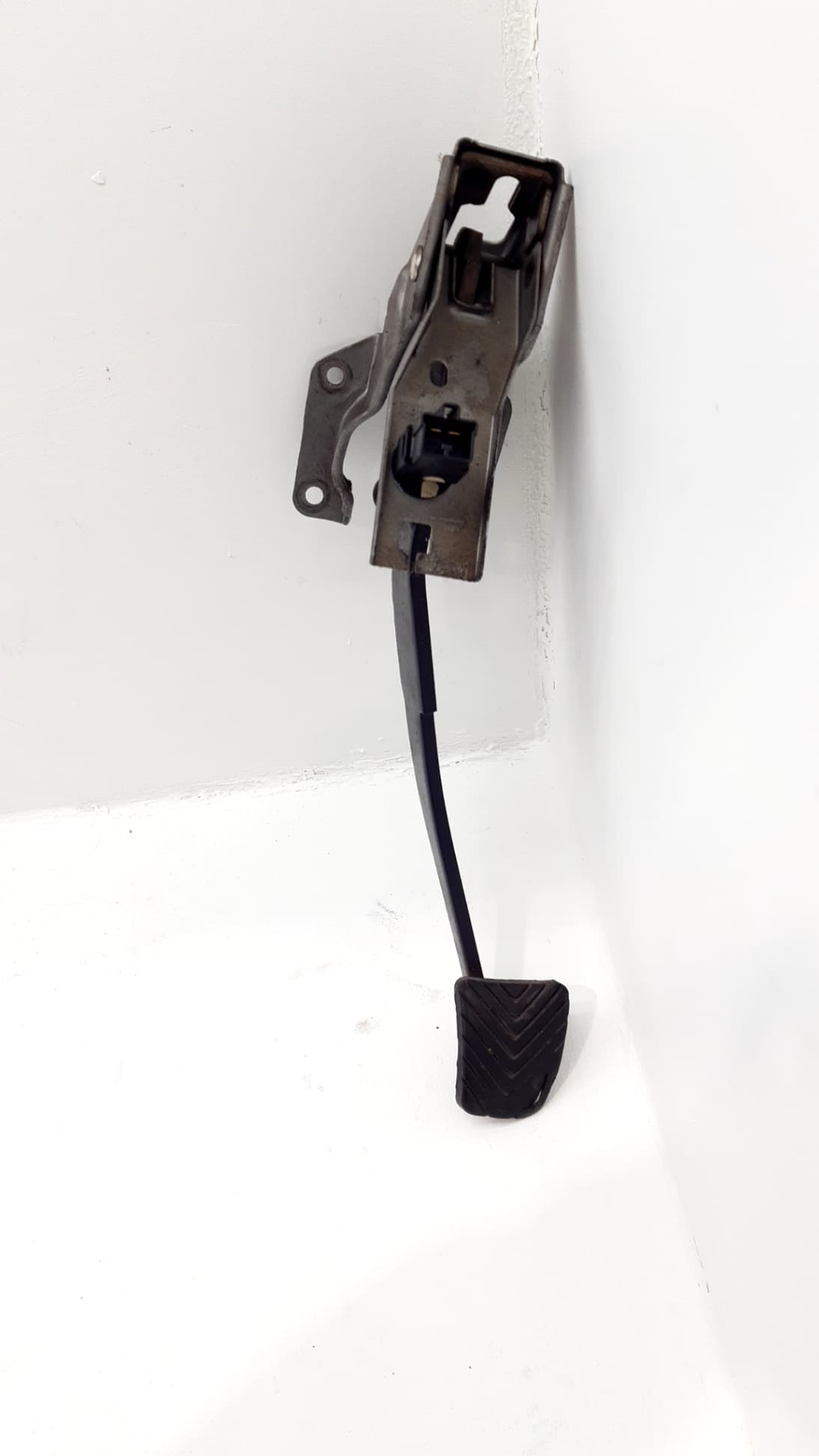 Pedal freno MITSUBISHI SPACE WAGON (N9_W, N8_W)