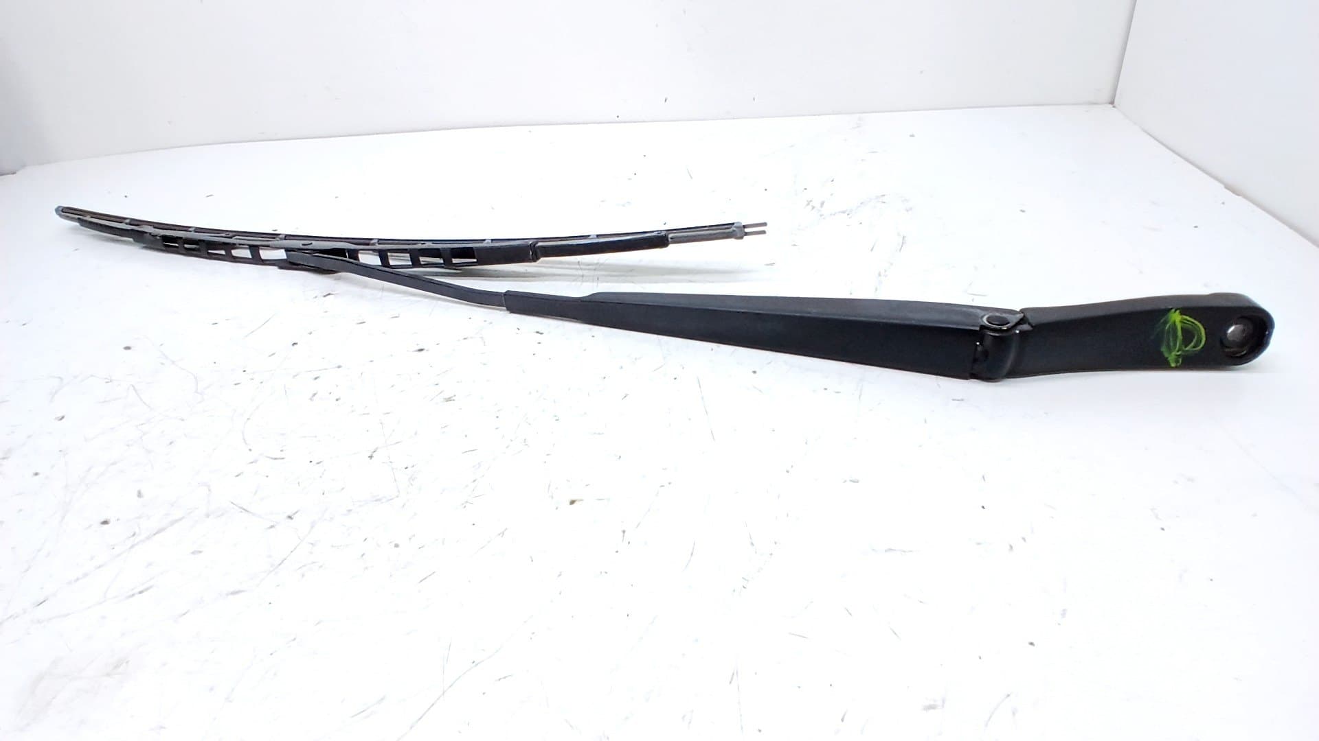 Brazo limpia delantero derecho VOLKSWAGEN AMAROK