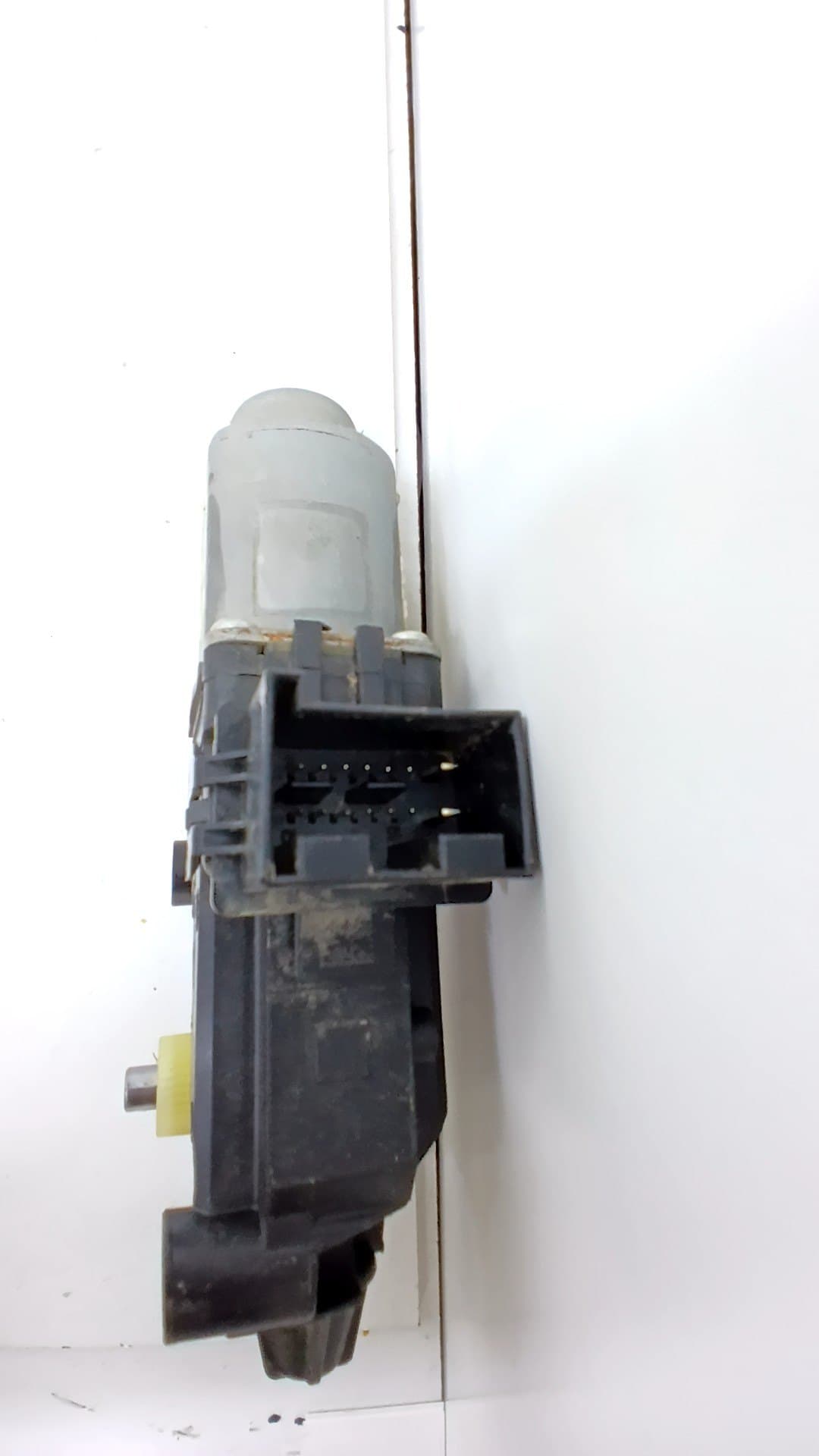 Motor elevalunas trasero derecho VOLKSWAGEN AMAROK 3