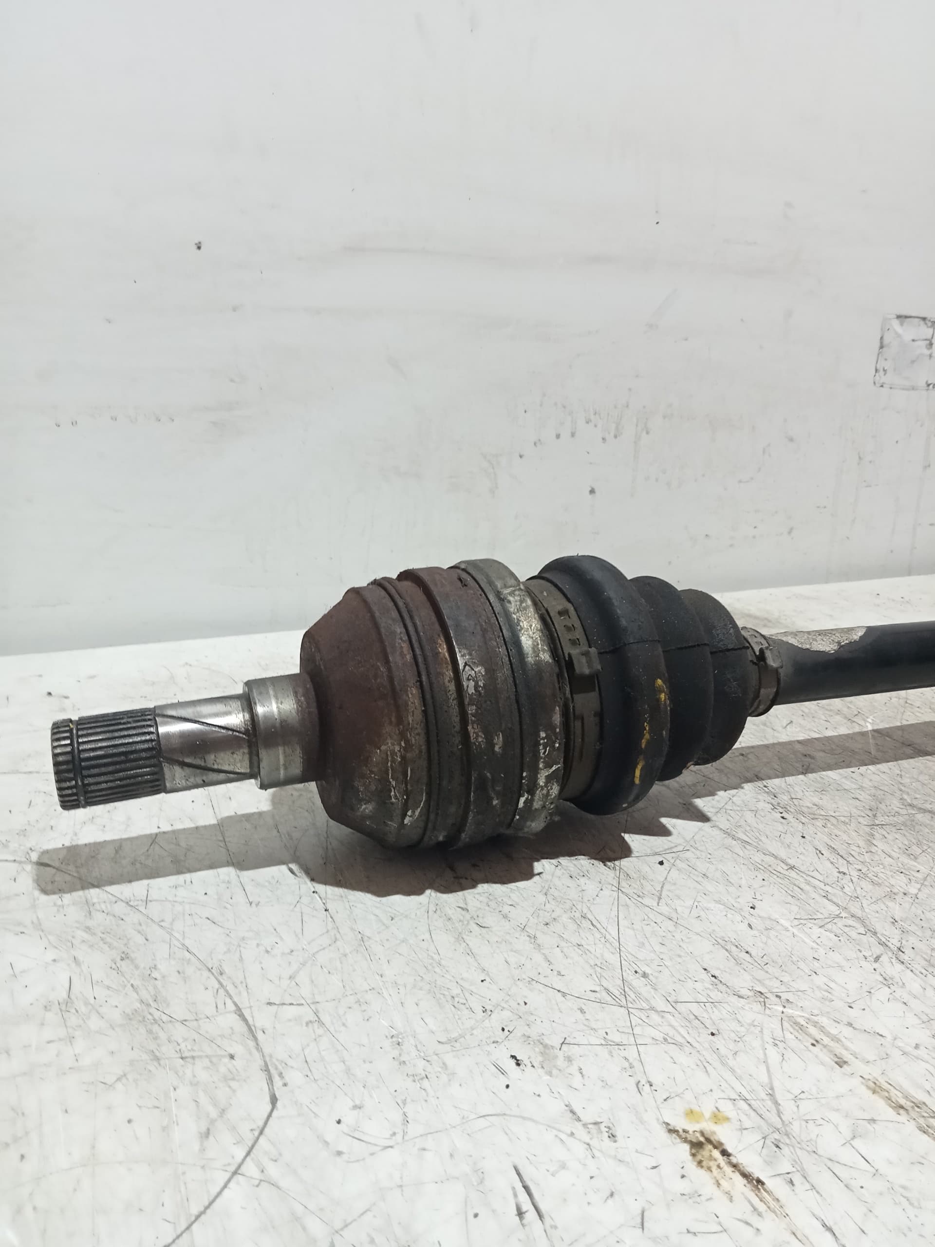 Transmision delantera izquierda OPEL ASTRA H CARAVAN 2
