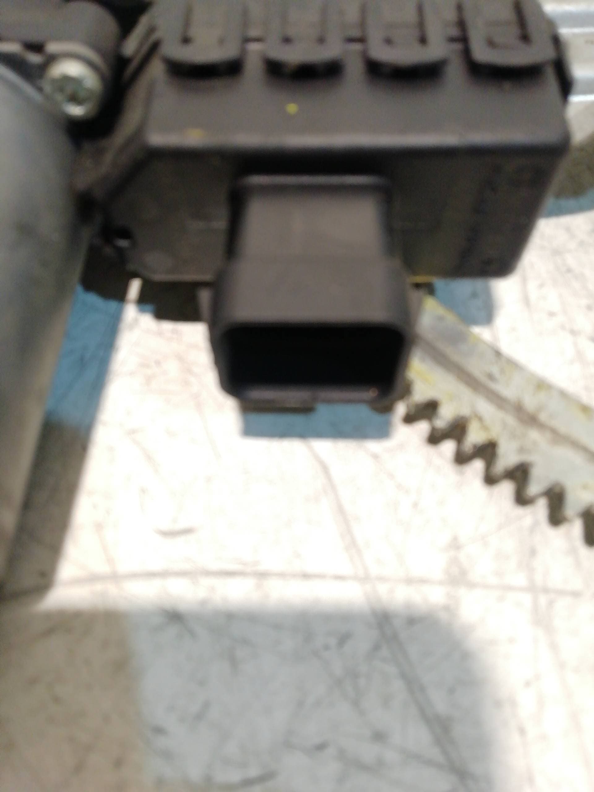 Elevalunas delantero derecho OPEL ASTRA H CARAVAN 4