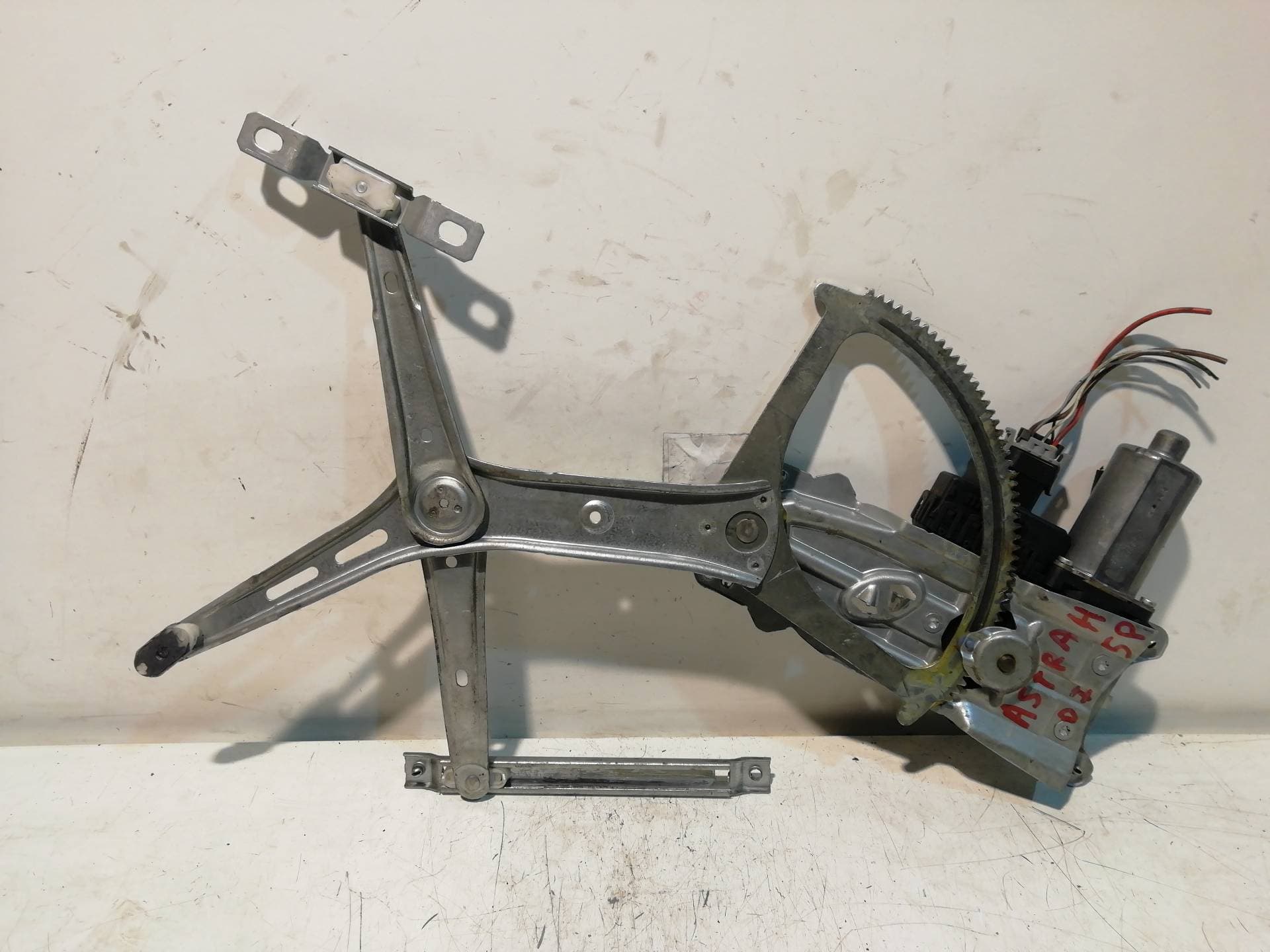 Motor elevalunas delantero izquierdo OPEL ASTRA H CARAVAN 4