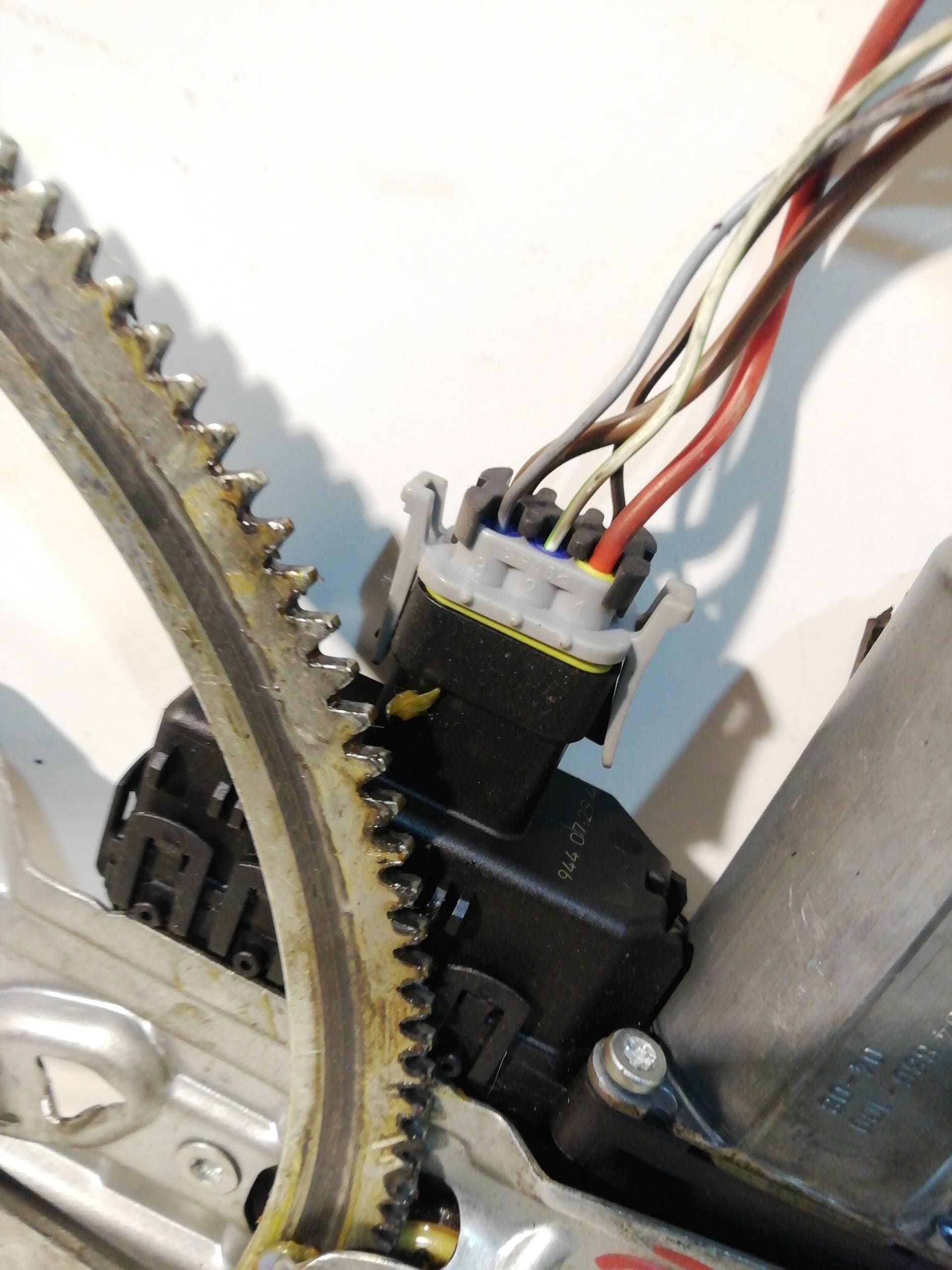 Motor elevalunas delantero izquierdo OPEL ASTRA H CARAVAN 3