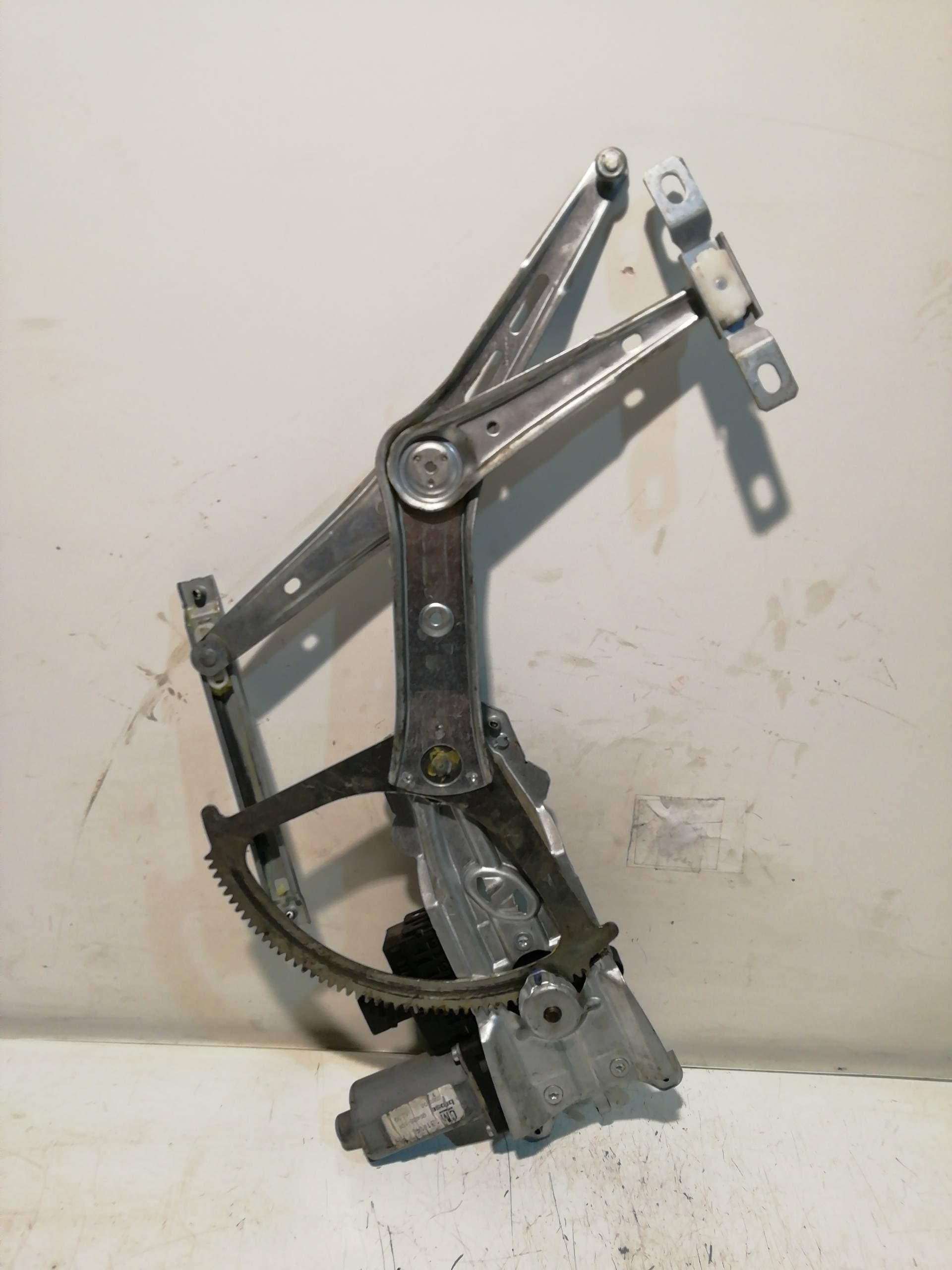 Motor elevalunas delantero derecho OPEL ASTRA H CARAVAN 4