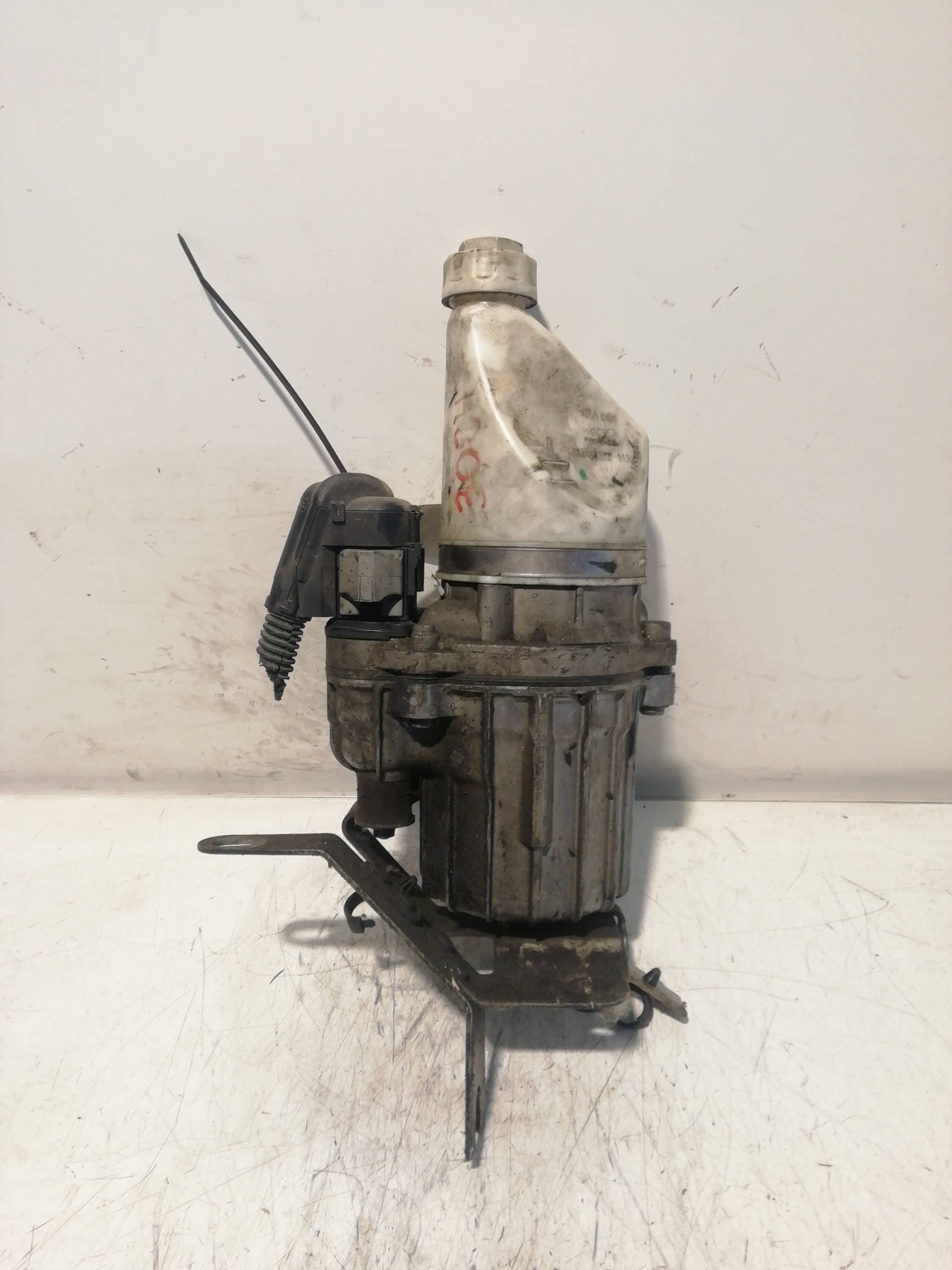 Bomba direccion OPEL ASTRA H CARAVAN 4