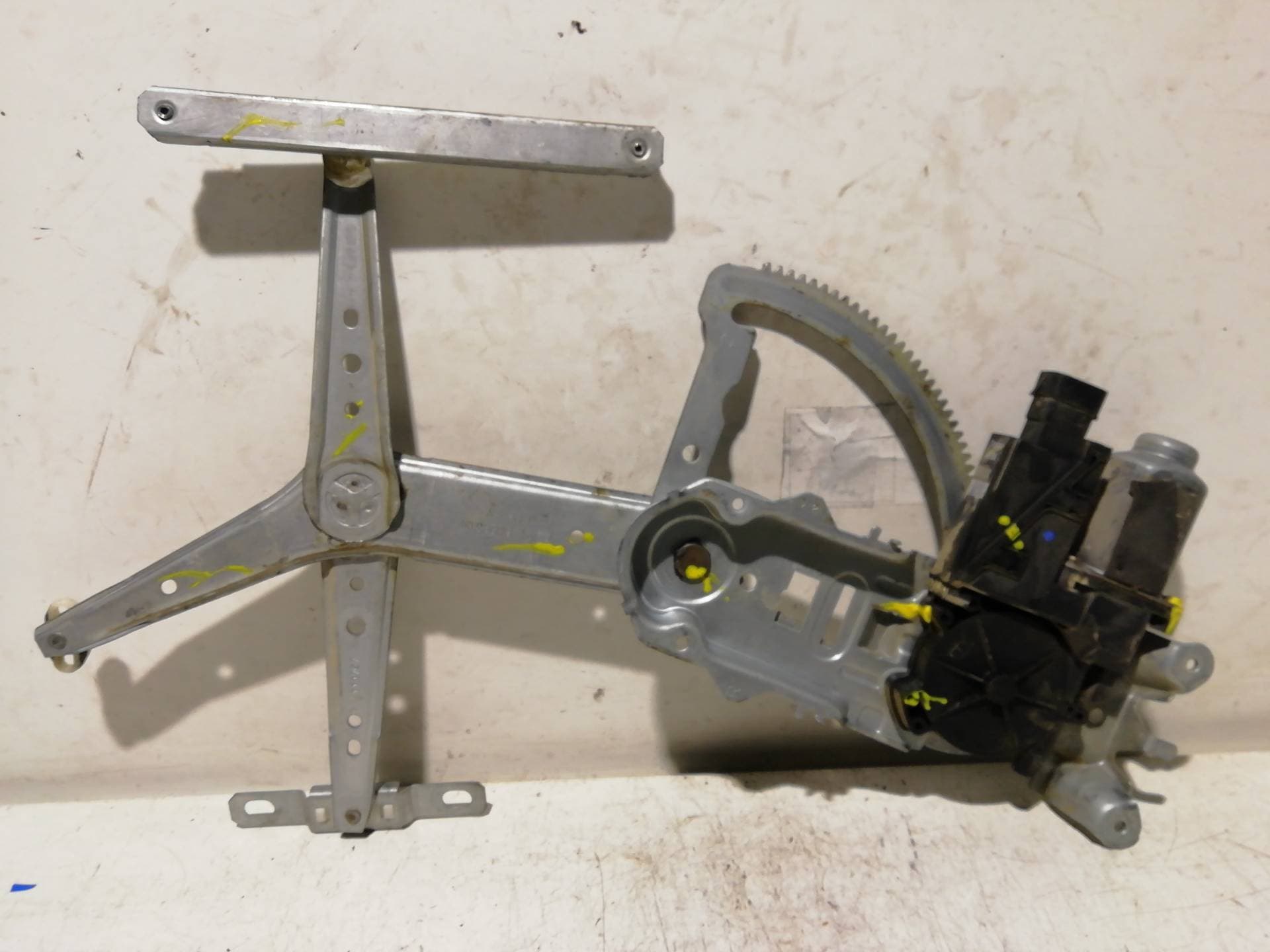Elevalunas delantero izquierdo OPEL ASTRA H CARAVAN 4
