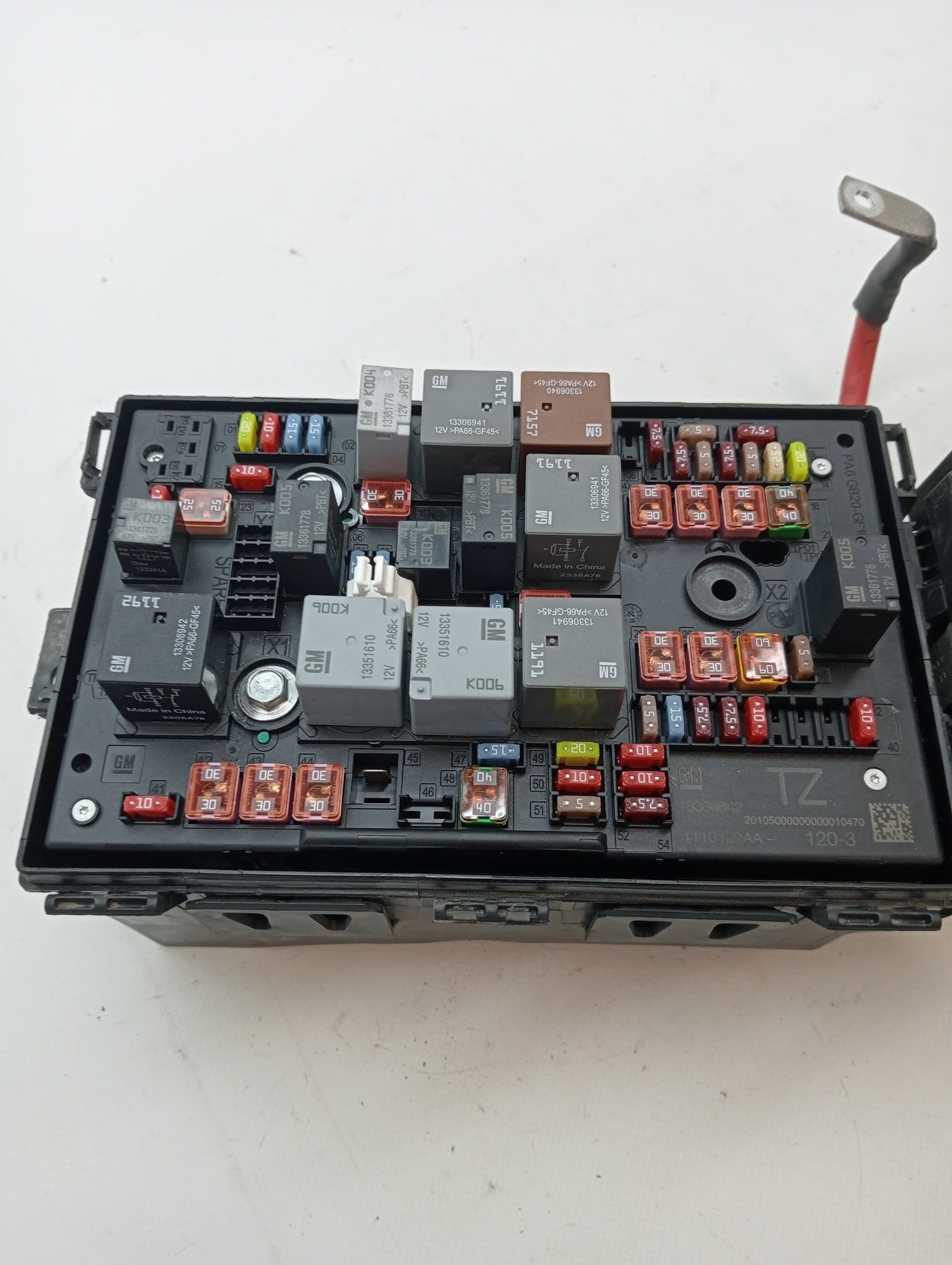 Caja reles / fusibles OPEL ASTRA J SPORTS TOURER