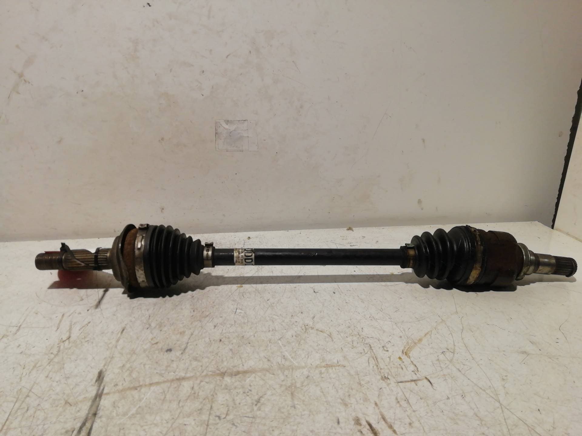 Transmision delantera izquierda TOYOTA YARIS (NCP1/NLP1/SCP1)