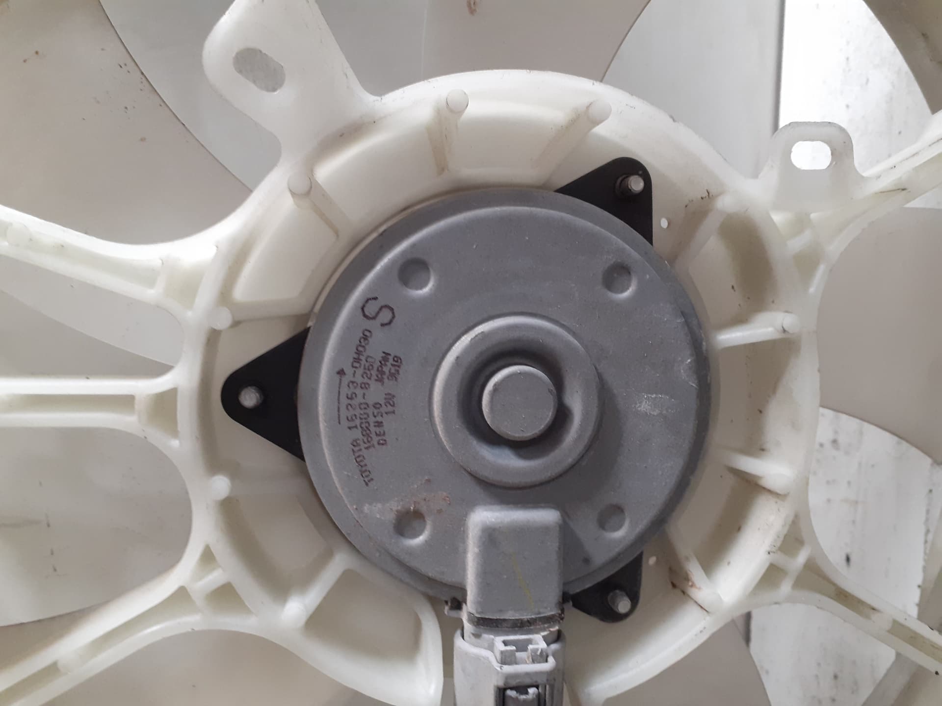 Electroventilador TOYOTA YARIS (NCP1/NLP1/SCP1) 2
