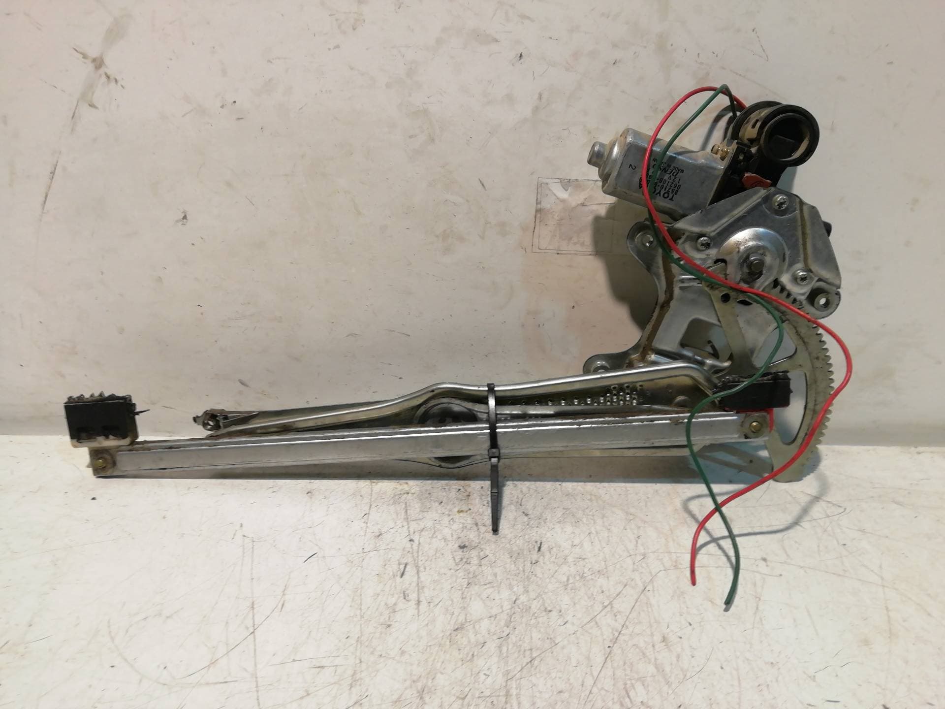 Elevalunas delantero derecho TOYOTA YARIS (NCP1/NLP1/SCP1)