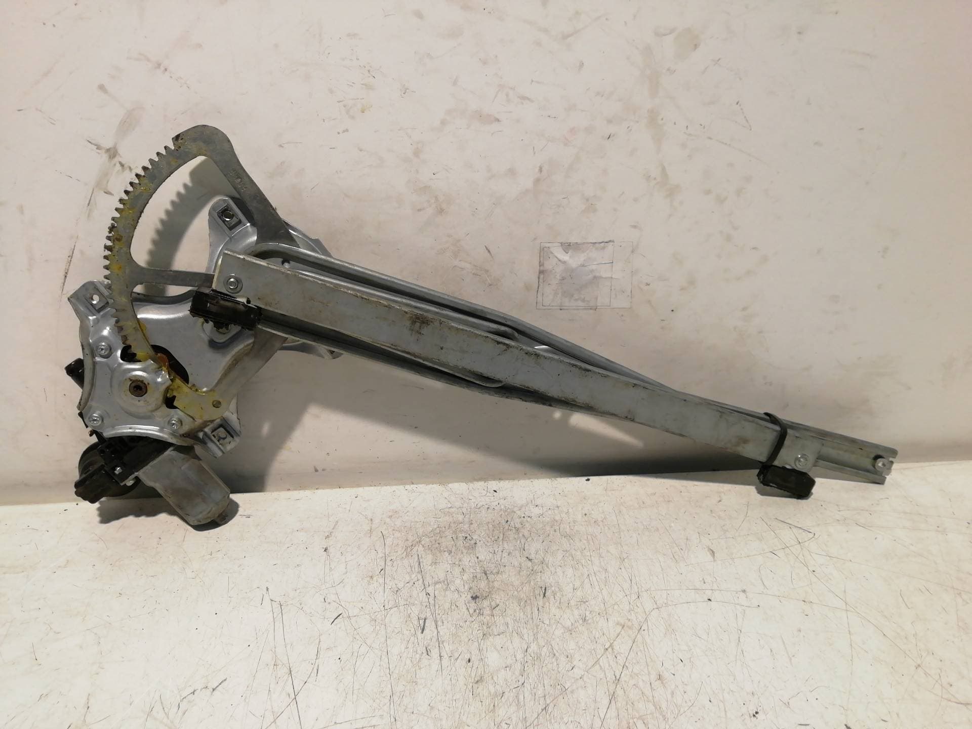Elevalunas delantero derecho TOYOTA YARIS (NCP1/NLP1/SCP1)