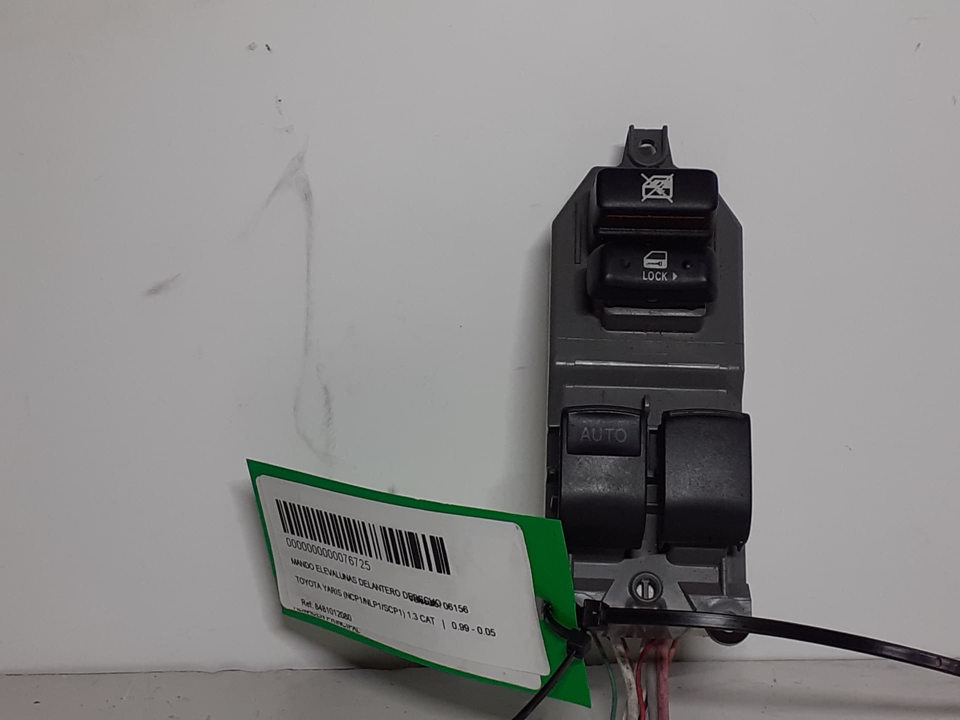 Mando elevalunas delantero derecho TOYOTA YARIS (NCP1/NLP1/SCP1)