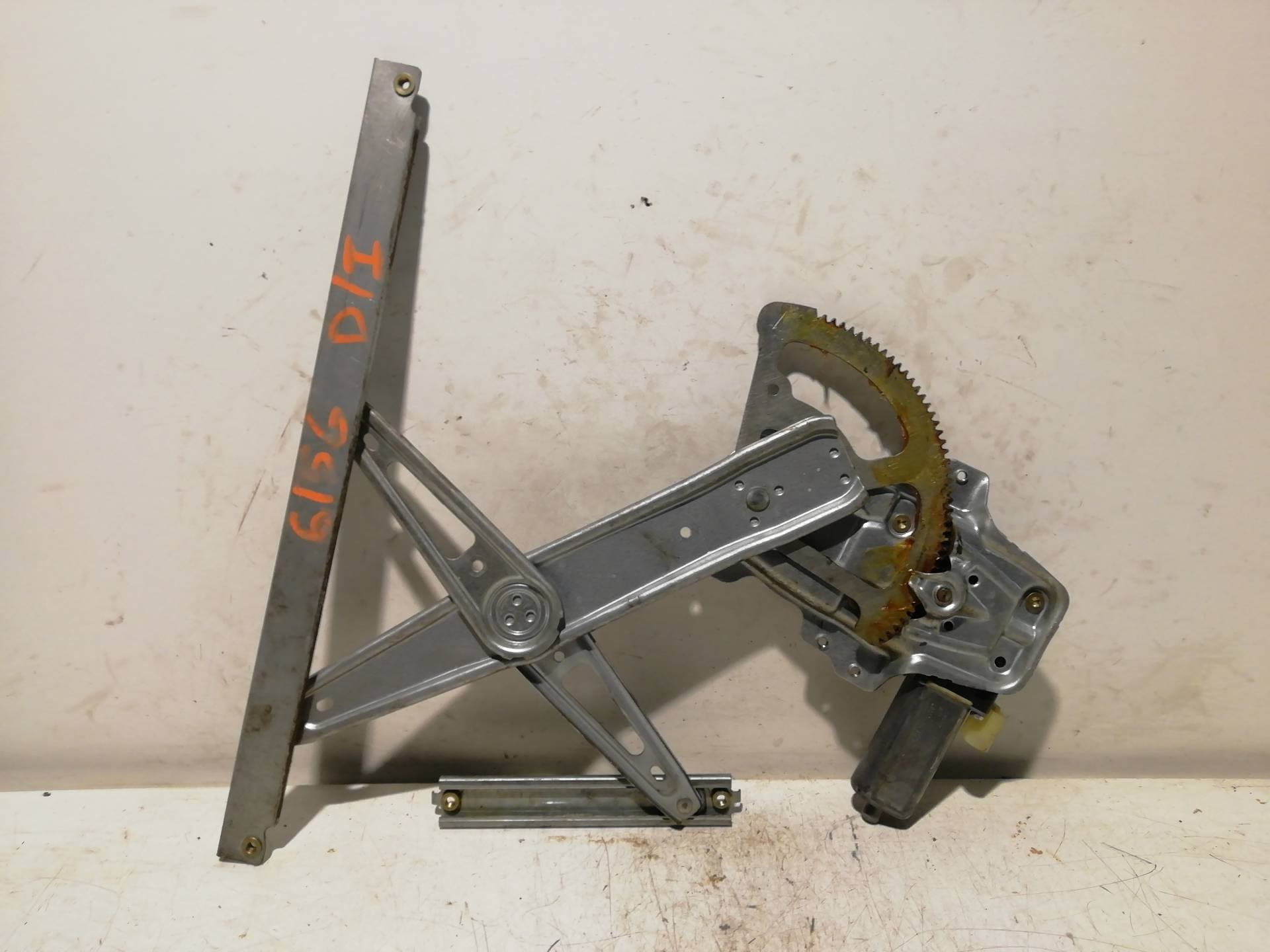 Elevalunas delantero izquierdo TOYOTA YARIS (NCP1/NLP1/SCP1)