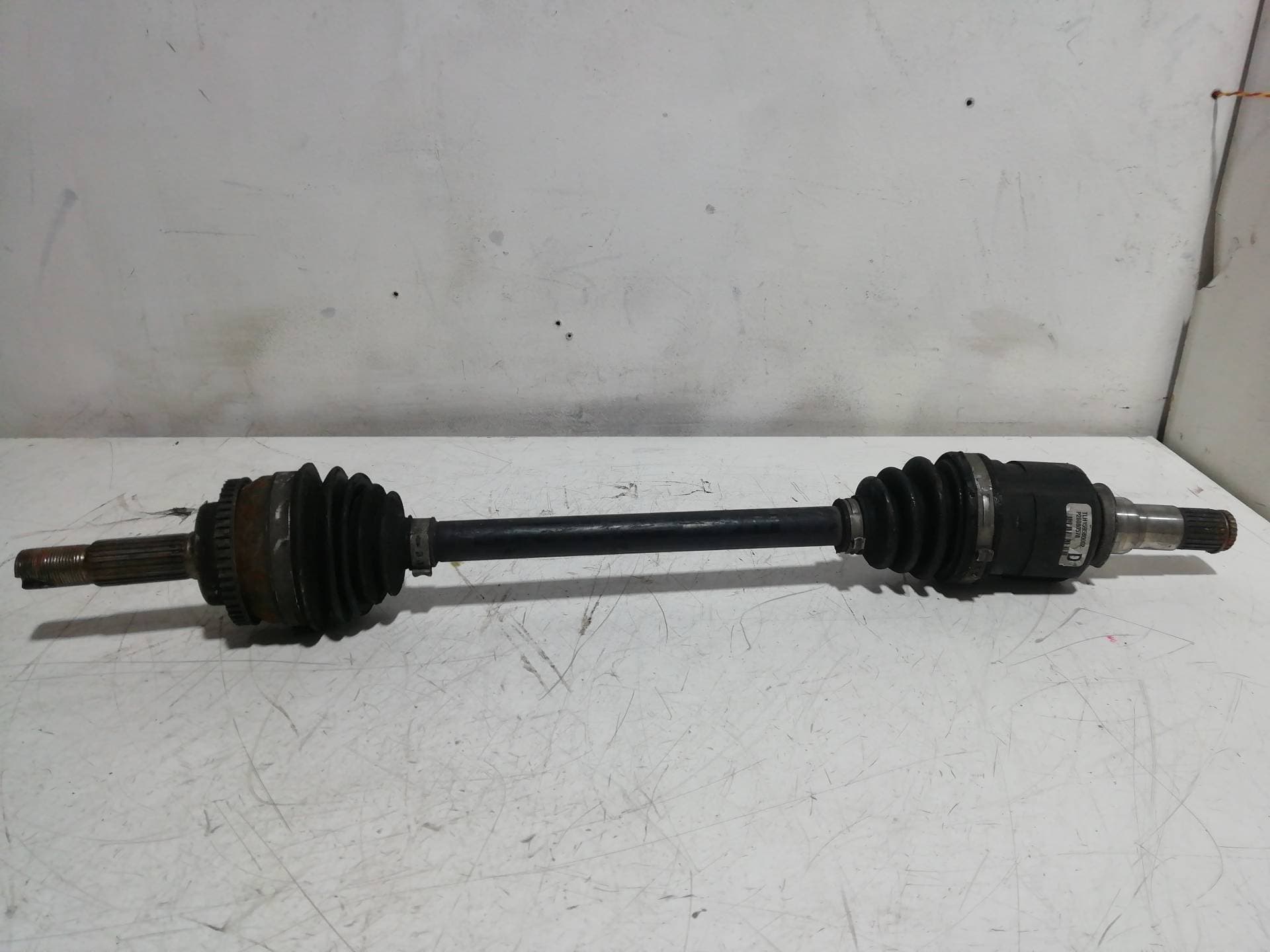 Transmision delantera izquierda TOYOTA YARIS (NCP1/NLP1/SCP1)