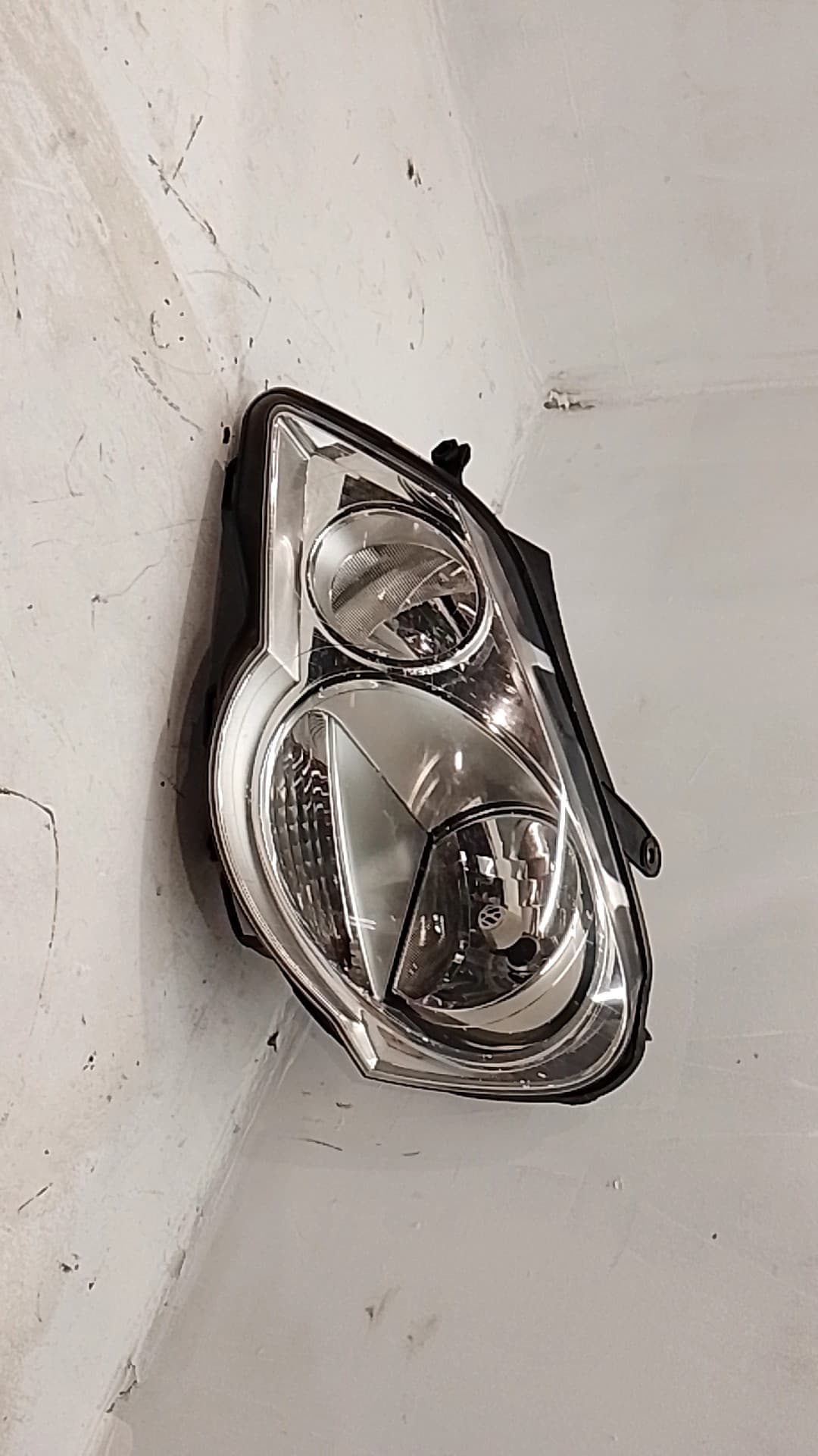 Faro izquierdo VOLKSWAGEN POLO (9N1)