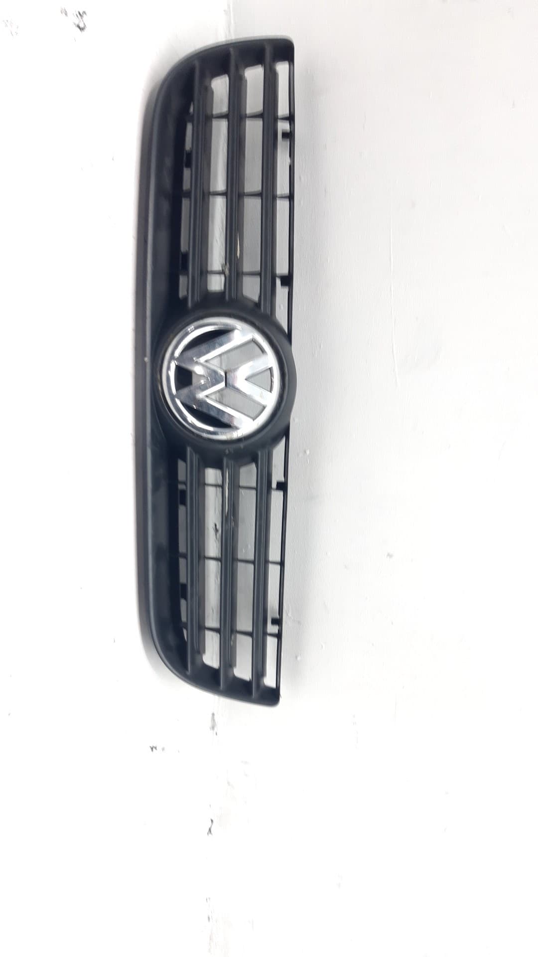 Rejilla delantera VOLKSWAGEN POLO (9N1)