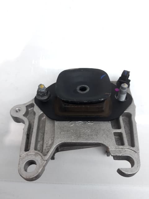 Soporte motor izquierdo FIAT TALENTO 2