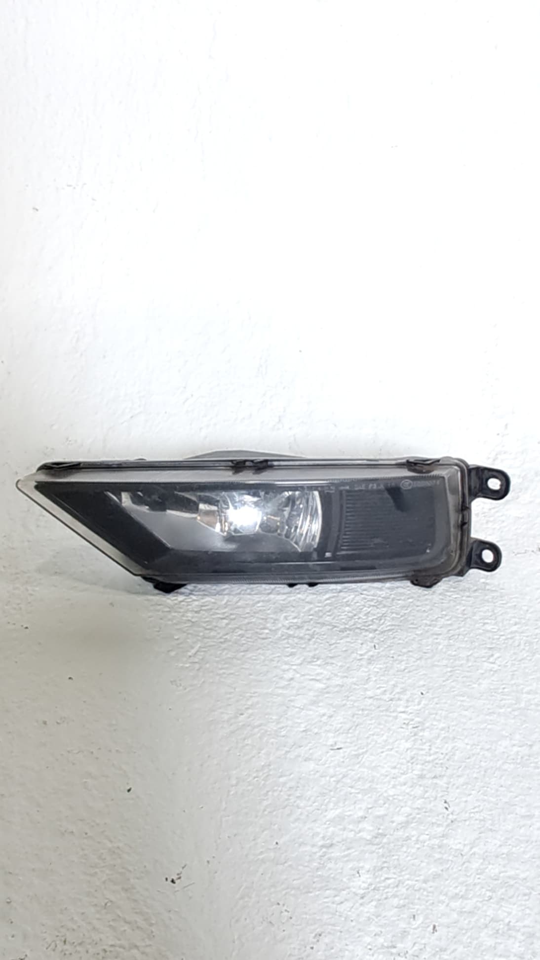 Faro antiniebla izquierdo VOLKSWAGEN TIGUAN (AX1)