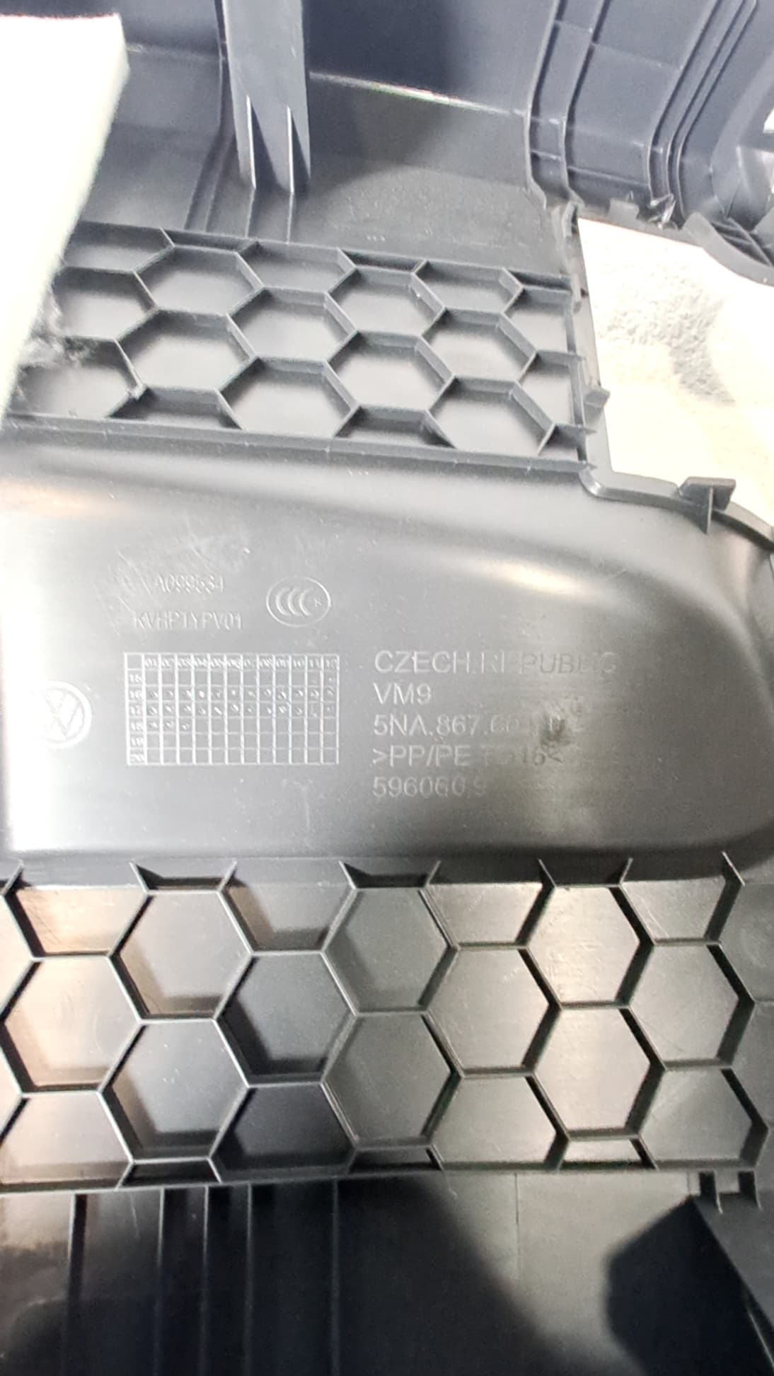 Guarnecido porton trasero VOLKSWAGEN TIGUAN (AX1) 2