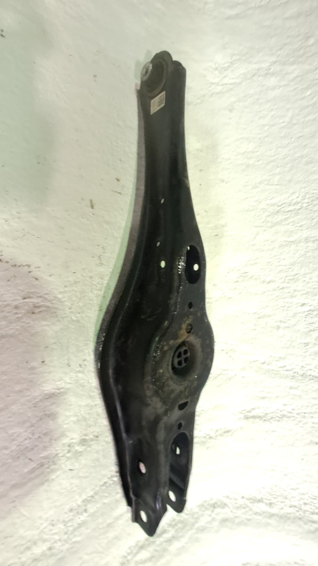 Brazo suspension inferior trasero izquierdo VOLKSWAGEN TIGUAN (AX1) 2