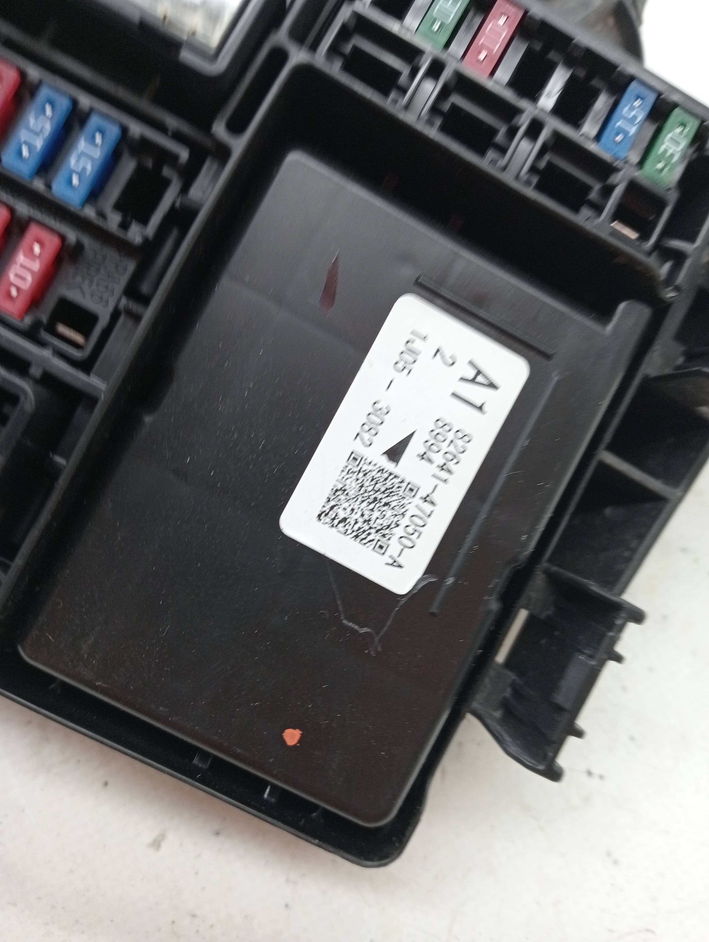 Caja reles / fusibles TOYOTA C-HR 3