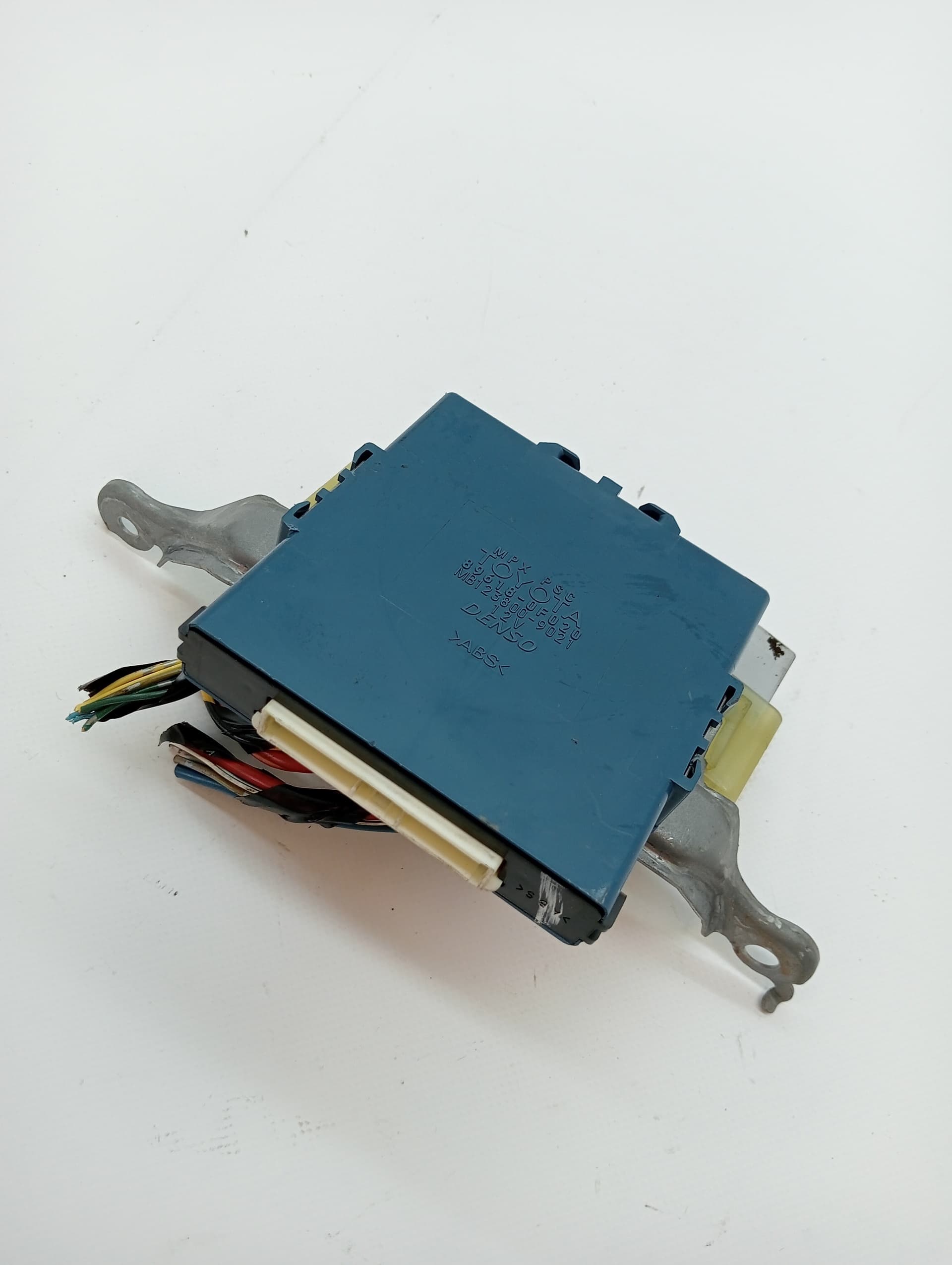 Caja reles / fusibles TOYOTA COROLLA VERSO (R1) 3
