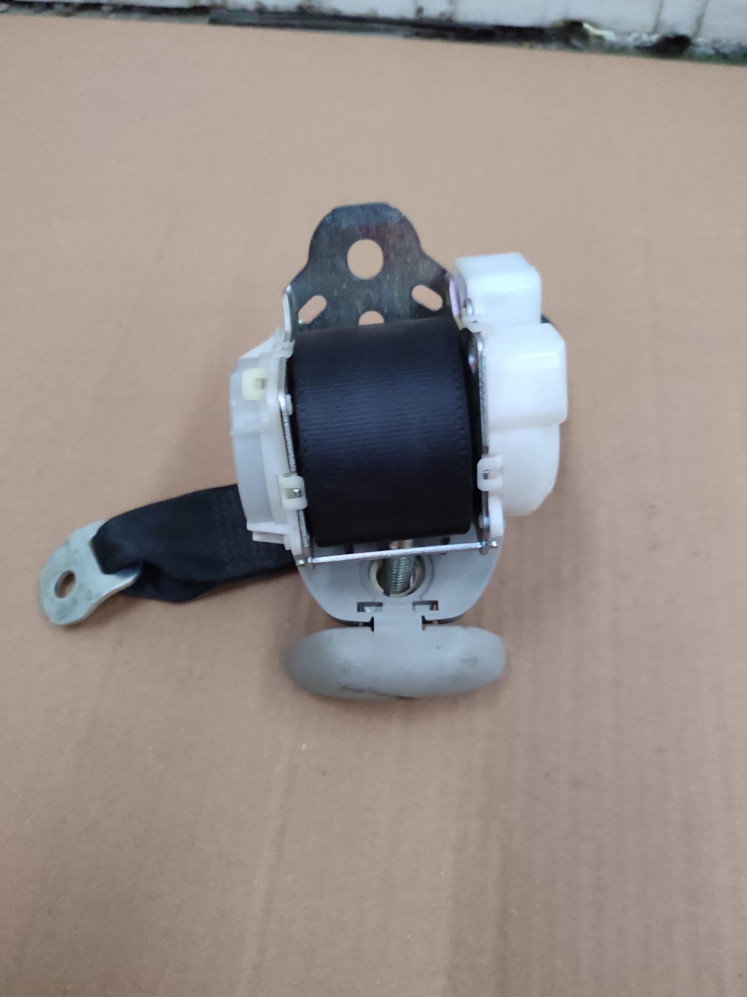 Cinturon seguridad trasero izquierdo TOYOTA COROLLA VERSO (R1) 3