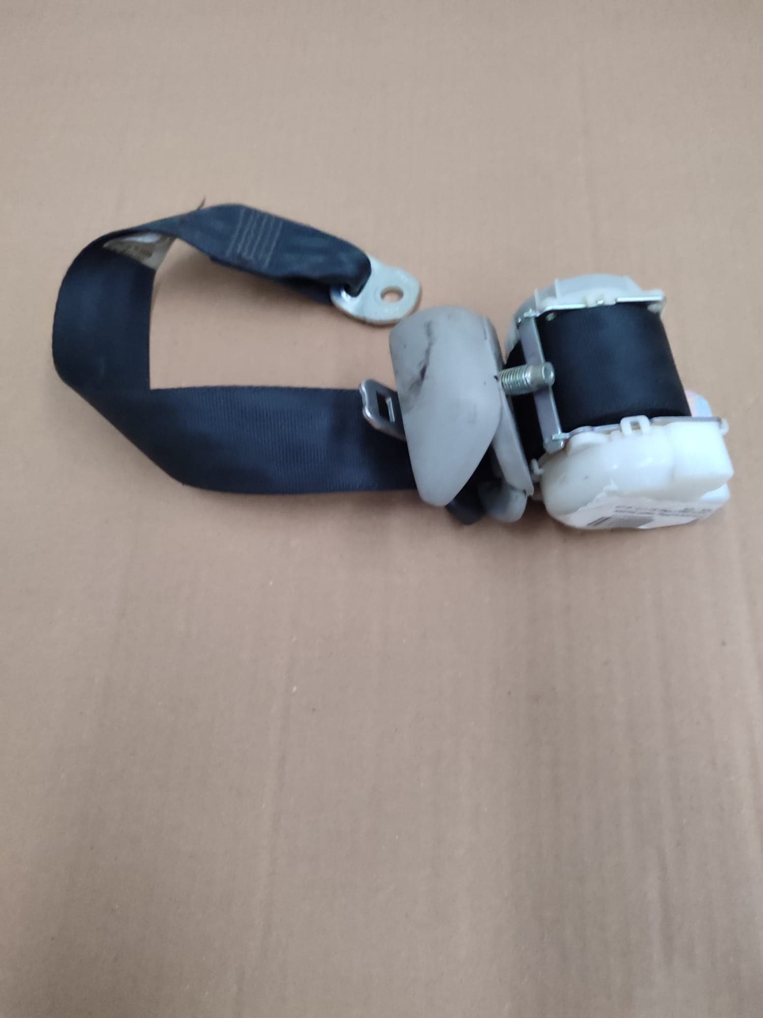 Cinturon seguridad trasero izquierdo TOYOTA COROLLA VERSO (R1) 2