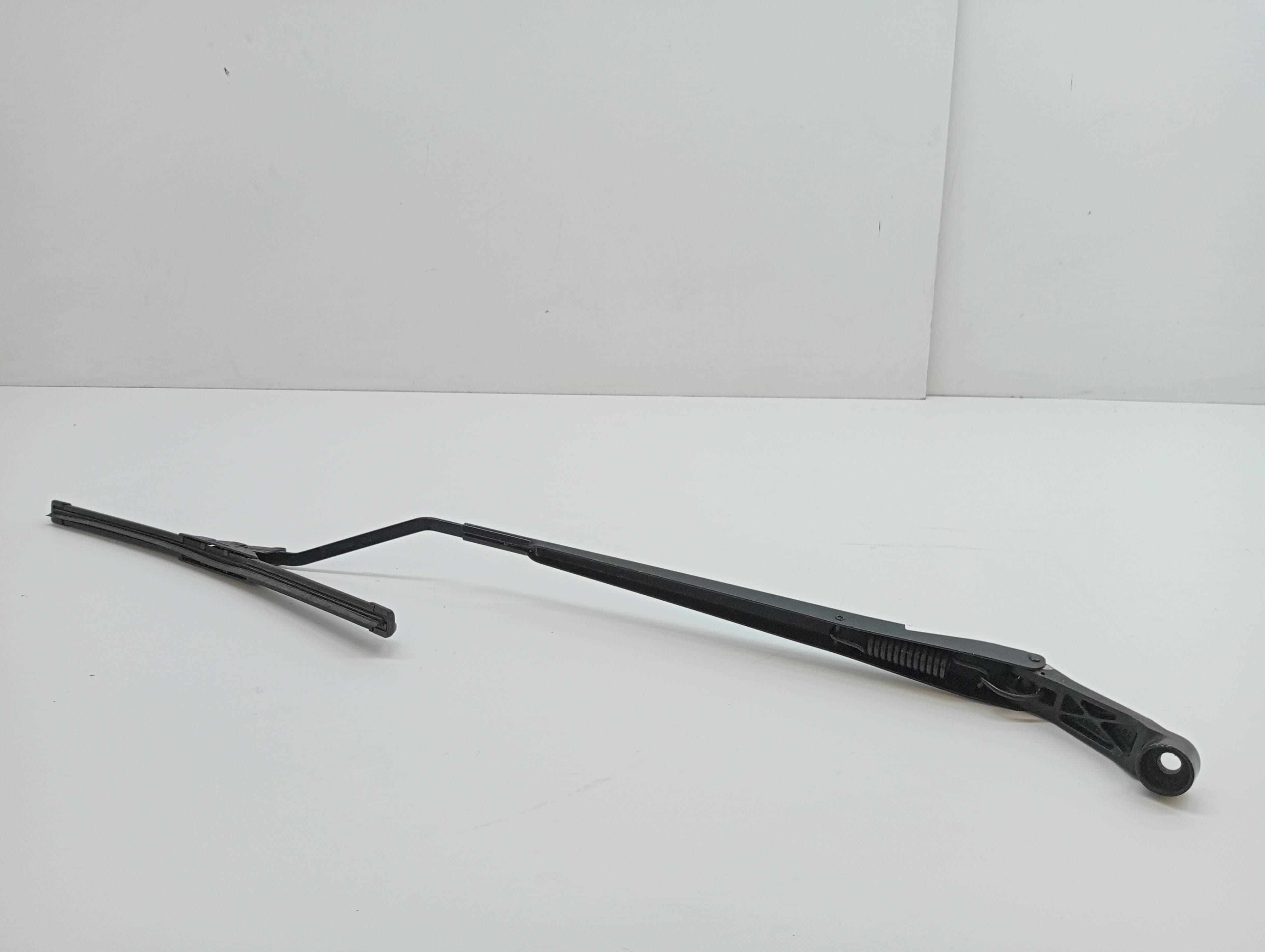 Brazo limpia delantero derecho TOYOTA COROLLA VERSO (R1) 2
