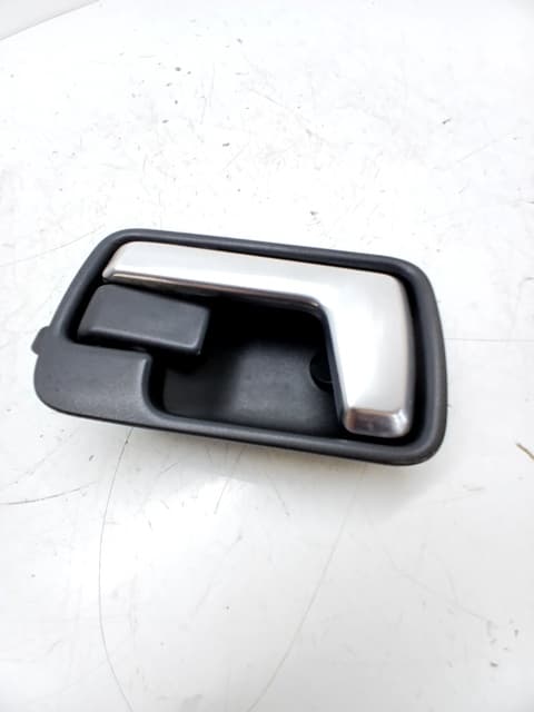 Maneta interior delantera derecha LAND ROVER DISCOVERY III (L319)